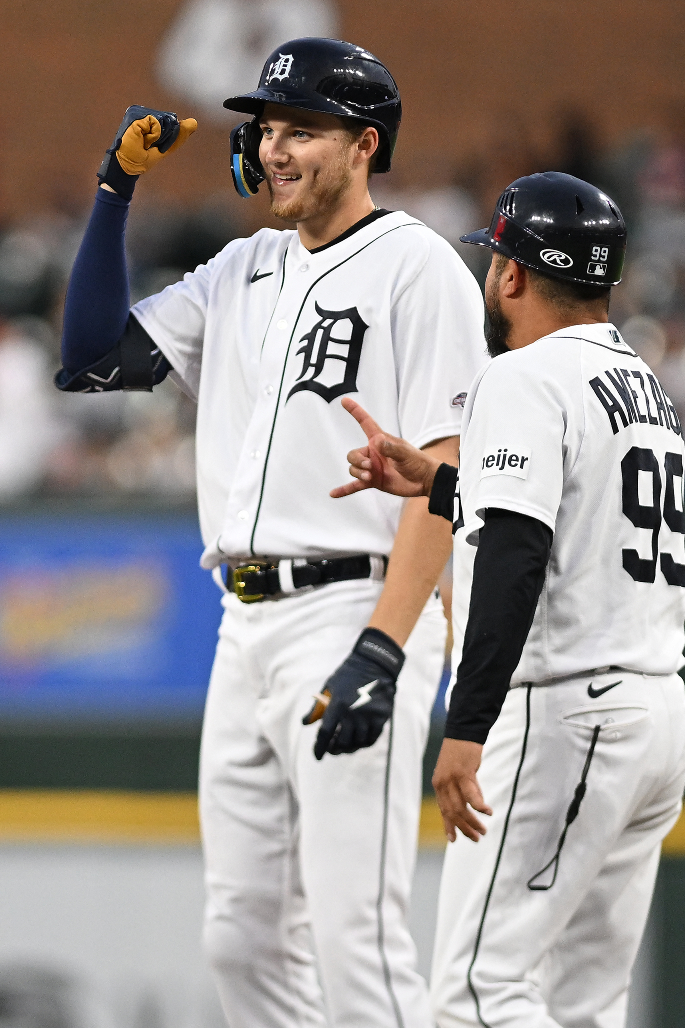 Andy Ibañez homers twice in Tigers victory over Cubs