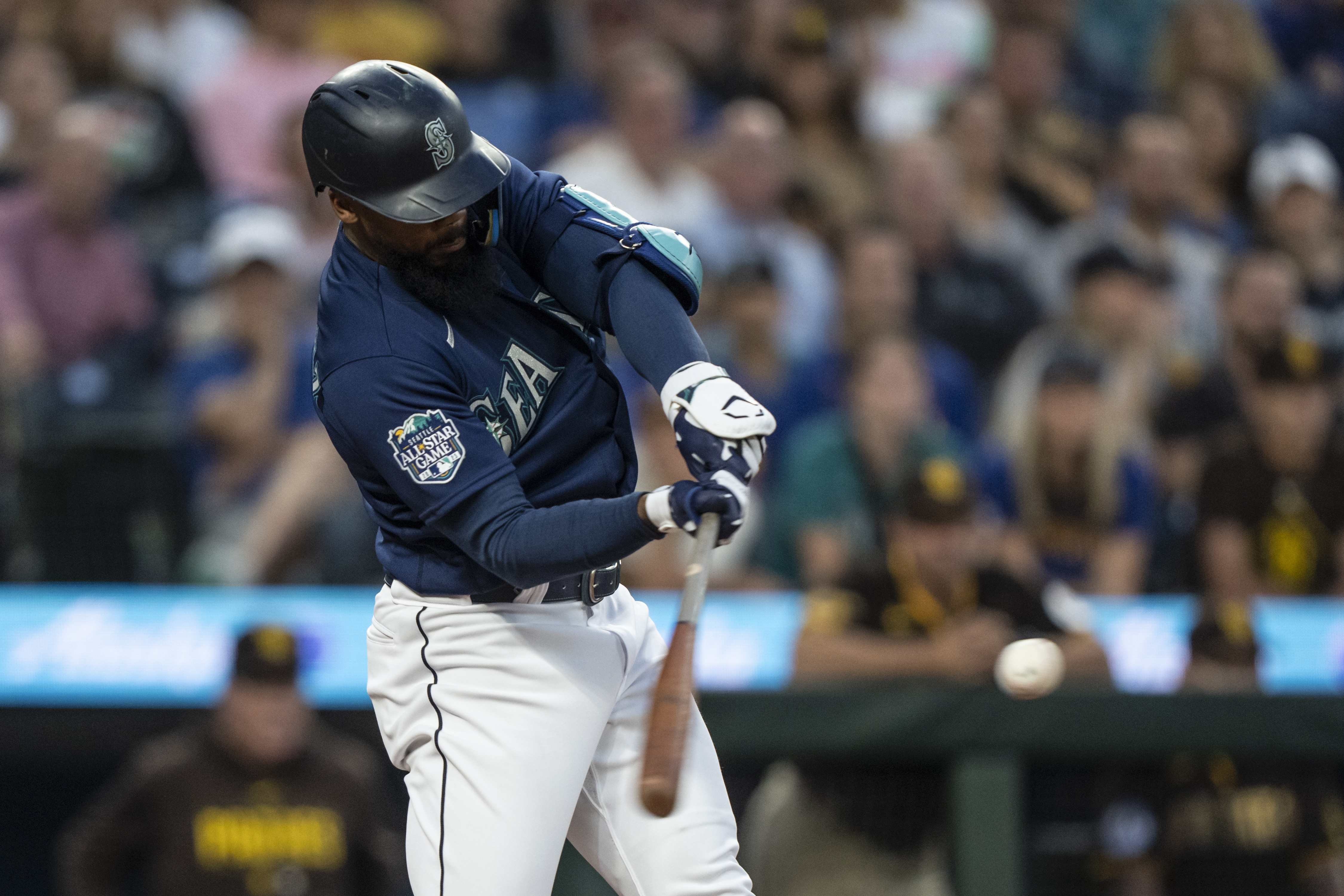 Hernandez hits sacrifice fly in the eighth to break a tie, Mariners edge  Royals 6-5 - The San Diego Union-Tribune