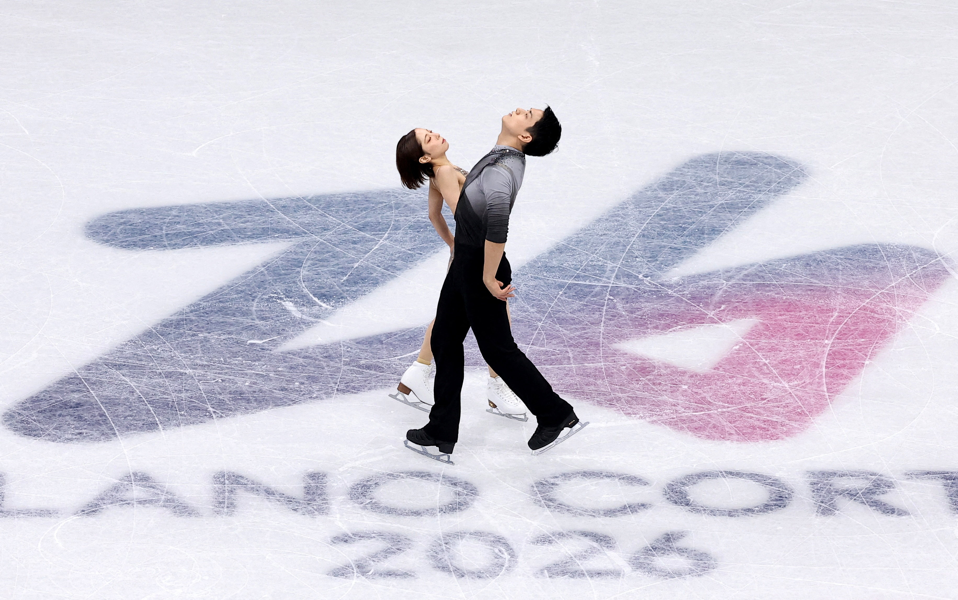 Japan lead the pairs race with Europe's contenders in hot pursuit
