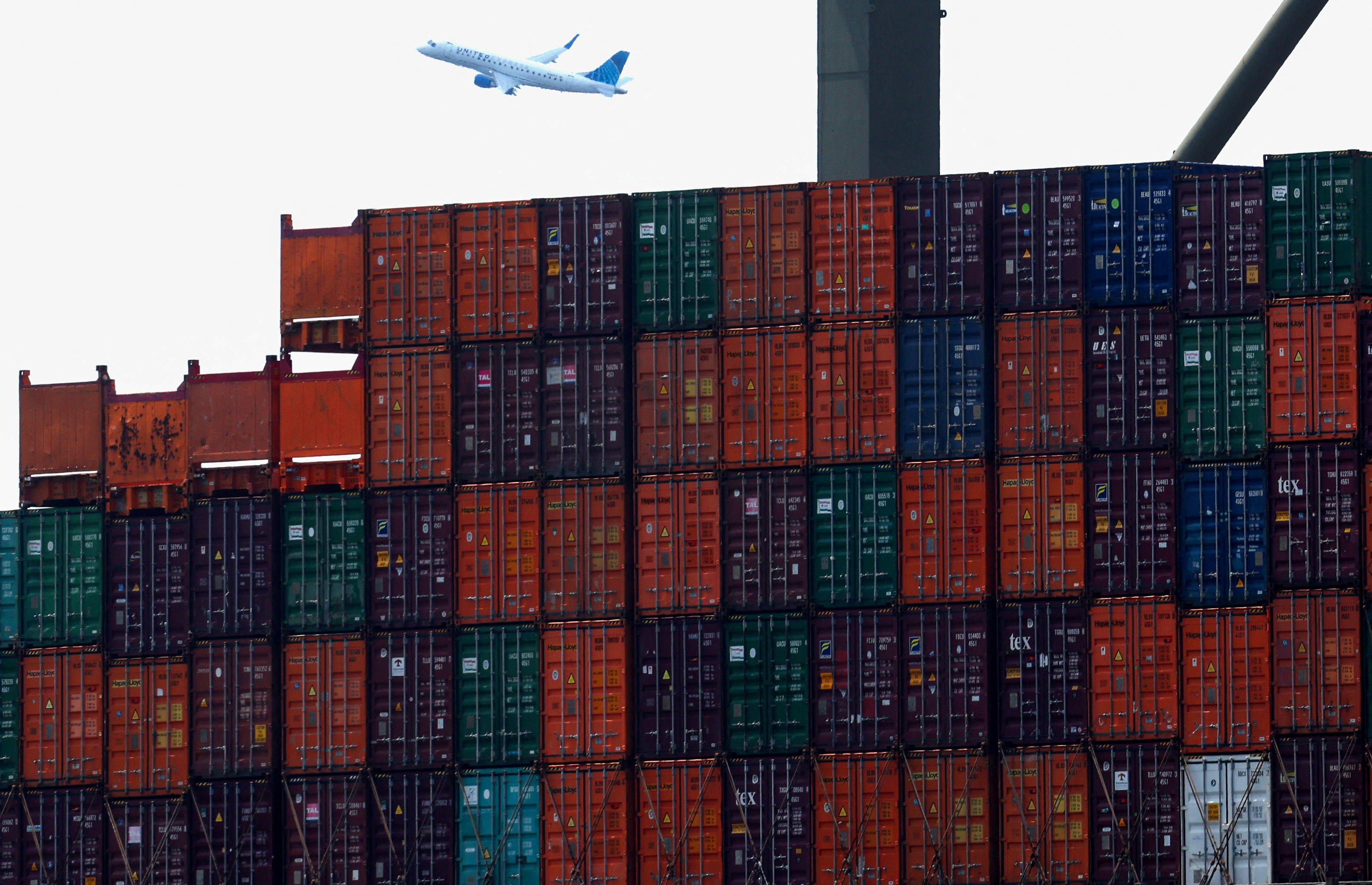 米貿易赤字、3月は0.1％減の694億ドル　輸出入額いずれも減少
