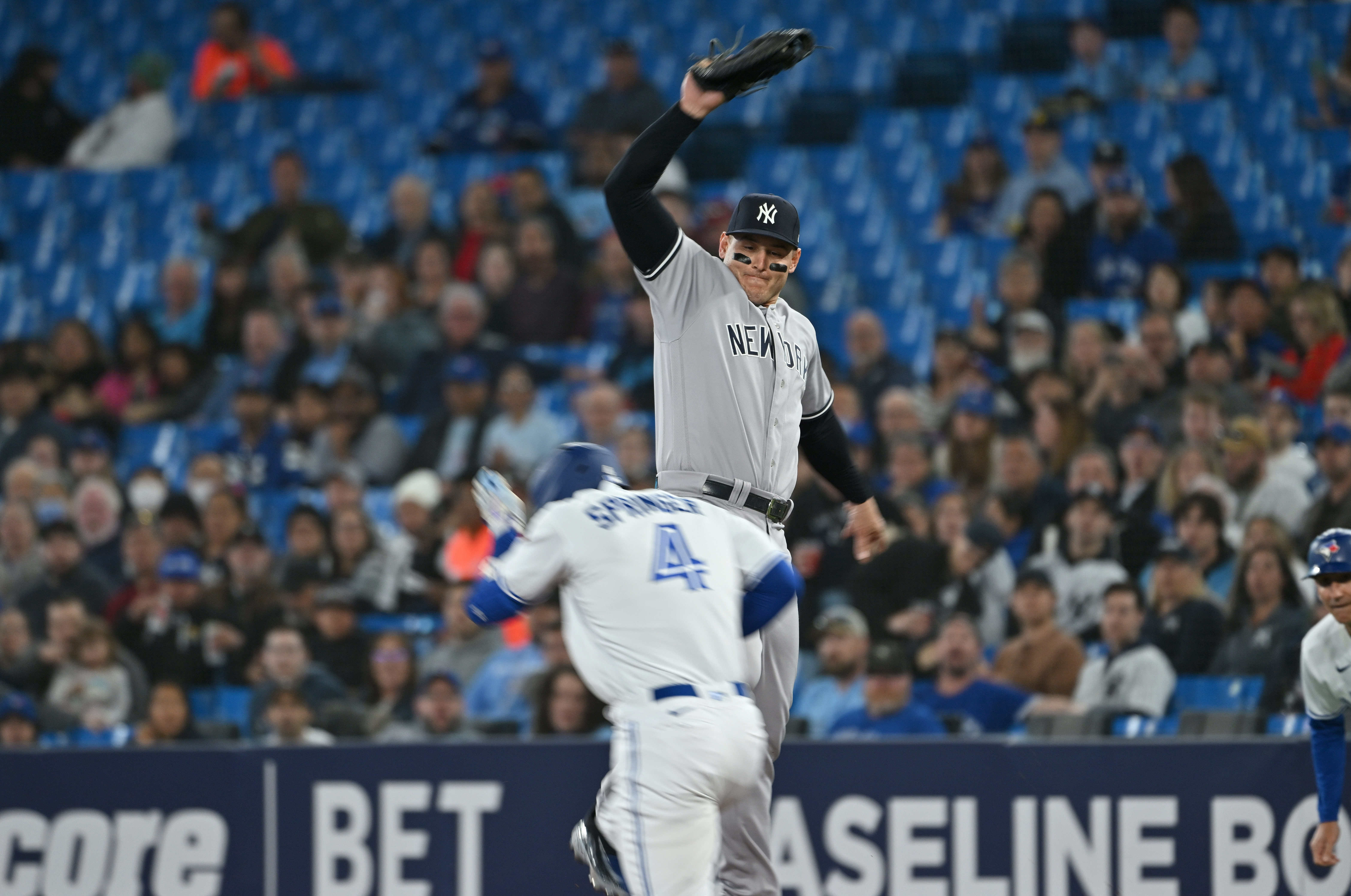 Danny Jansen slugs something to see, walking off Yankees with 10th