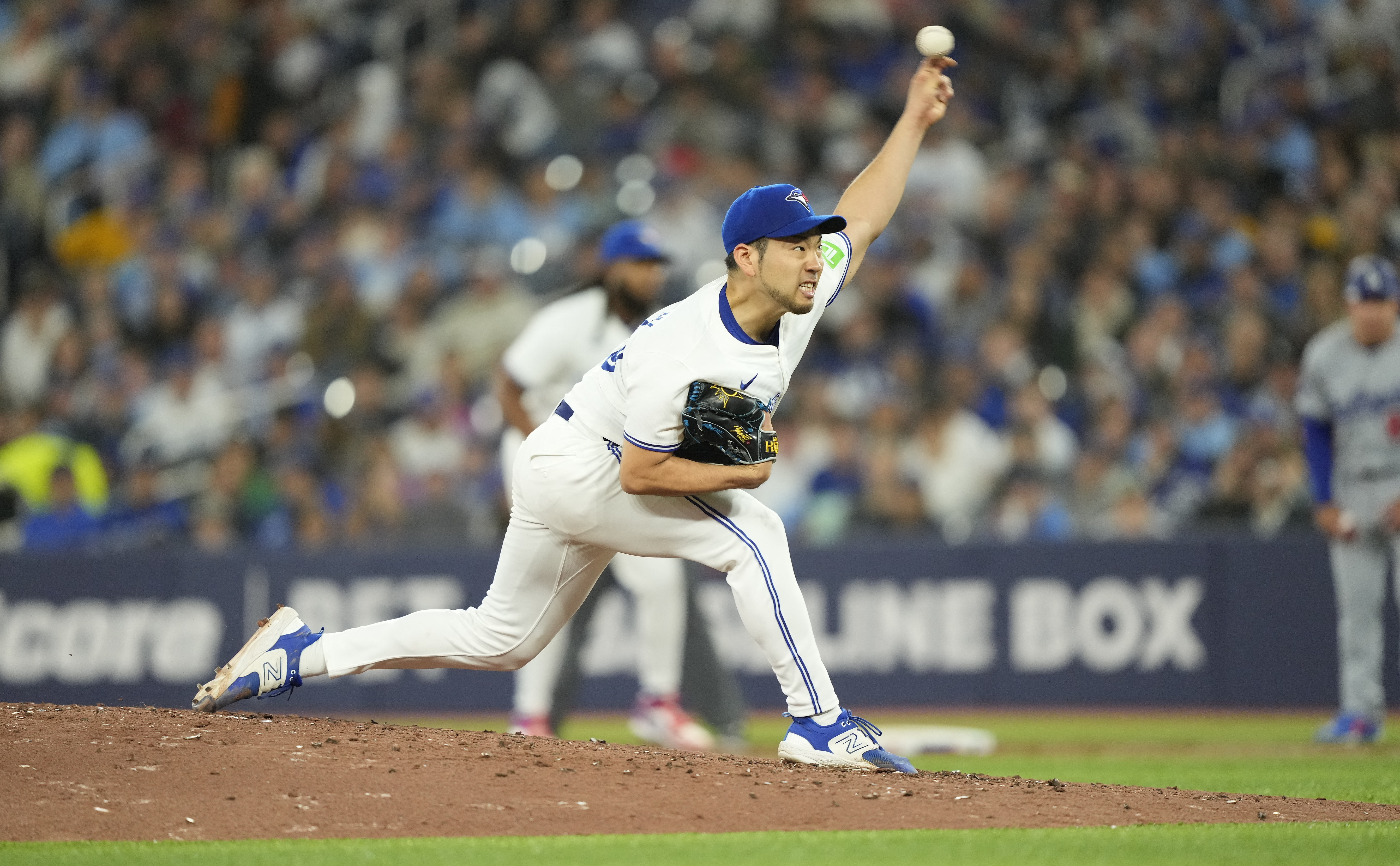 Kevin Gausman cools off Dodgers as Jays halt skid | Reuters