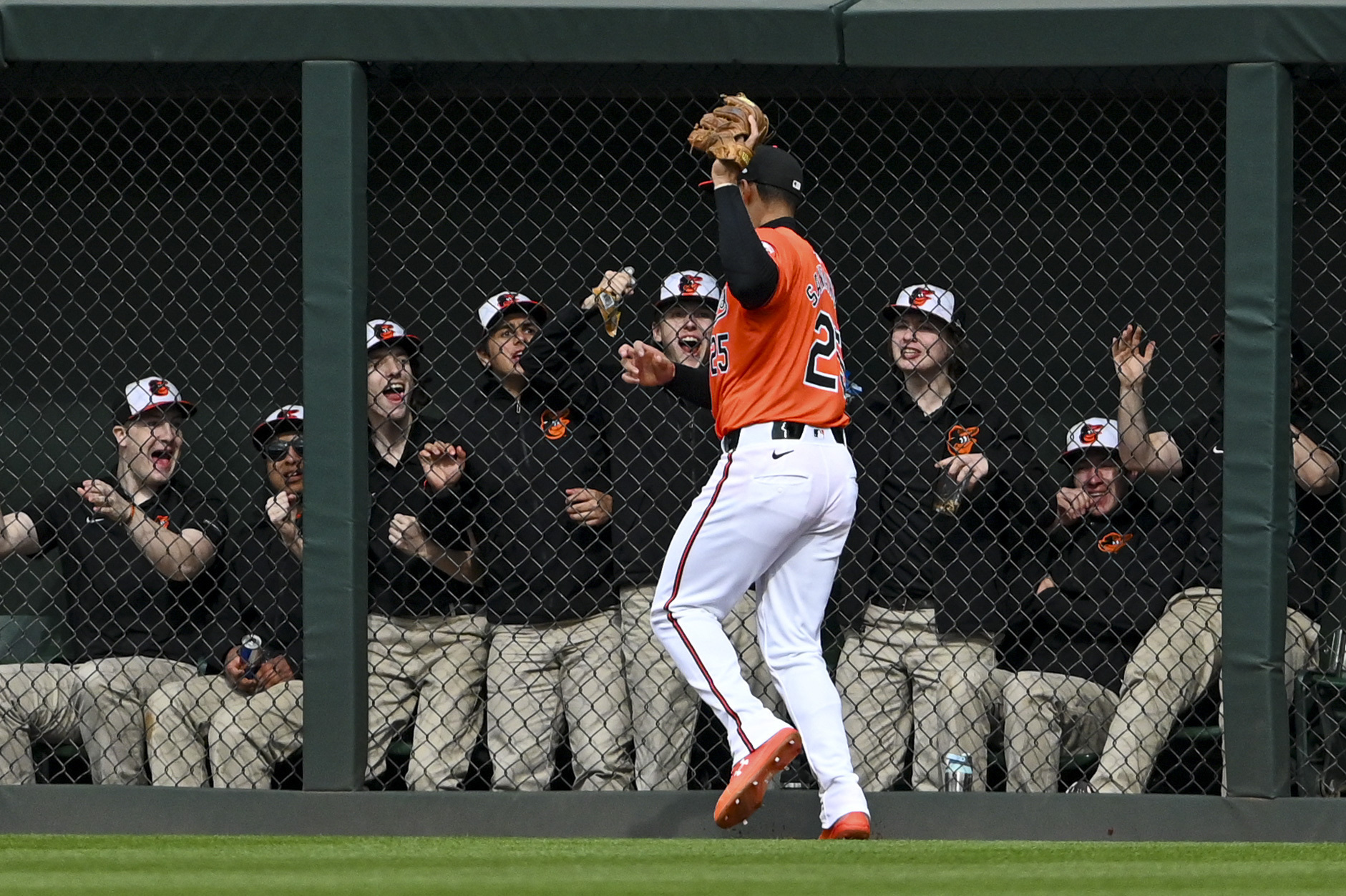 Orioles score 9 in sixth to cruise past Angels Reuters