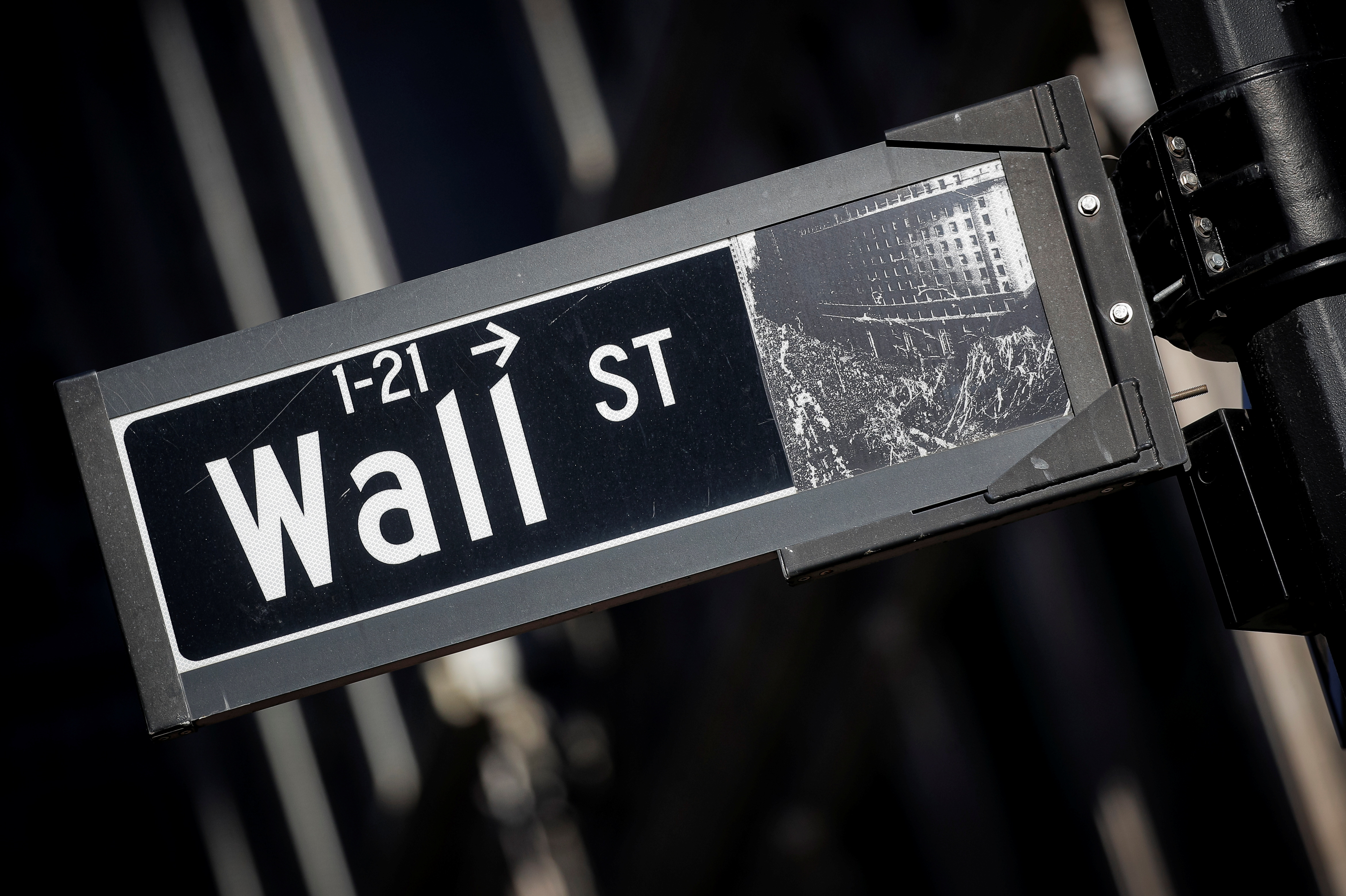 A street sign for Wall Street is seen in the financial district in New York, U.S., November 8, 2021.  REUTERS/Brendan McDermid