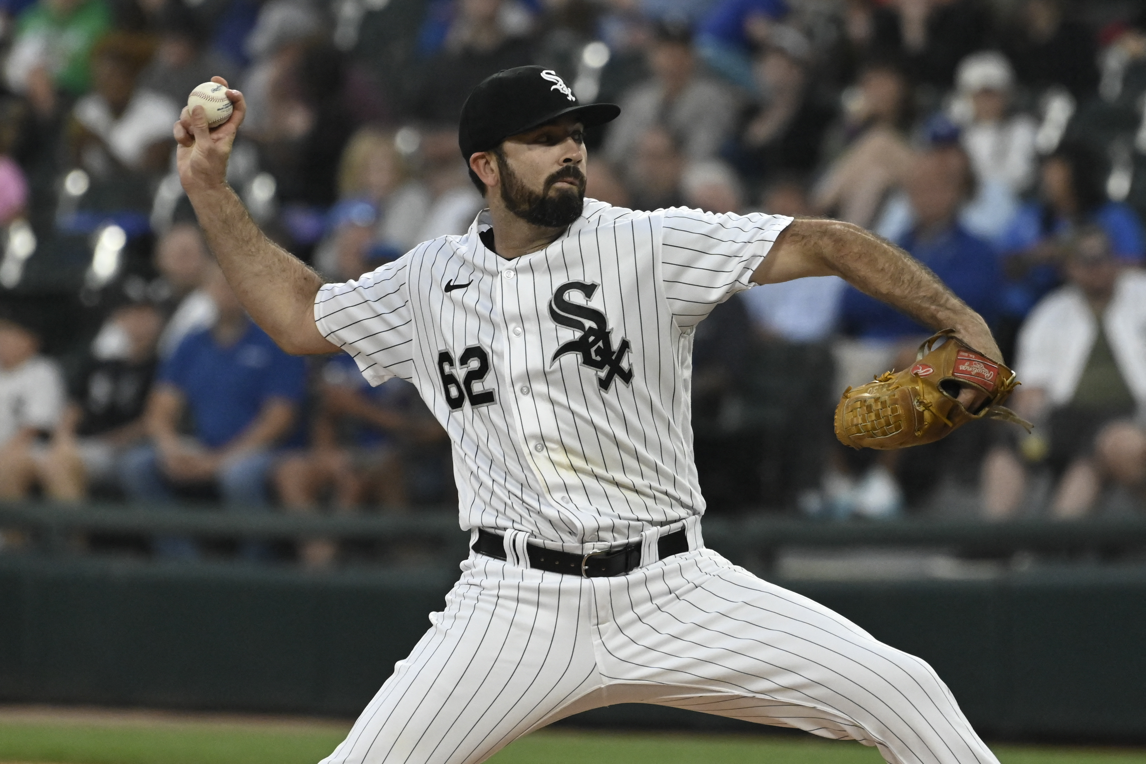 Jays edge White Sox to sweep twin bill, series