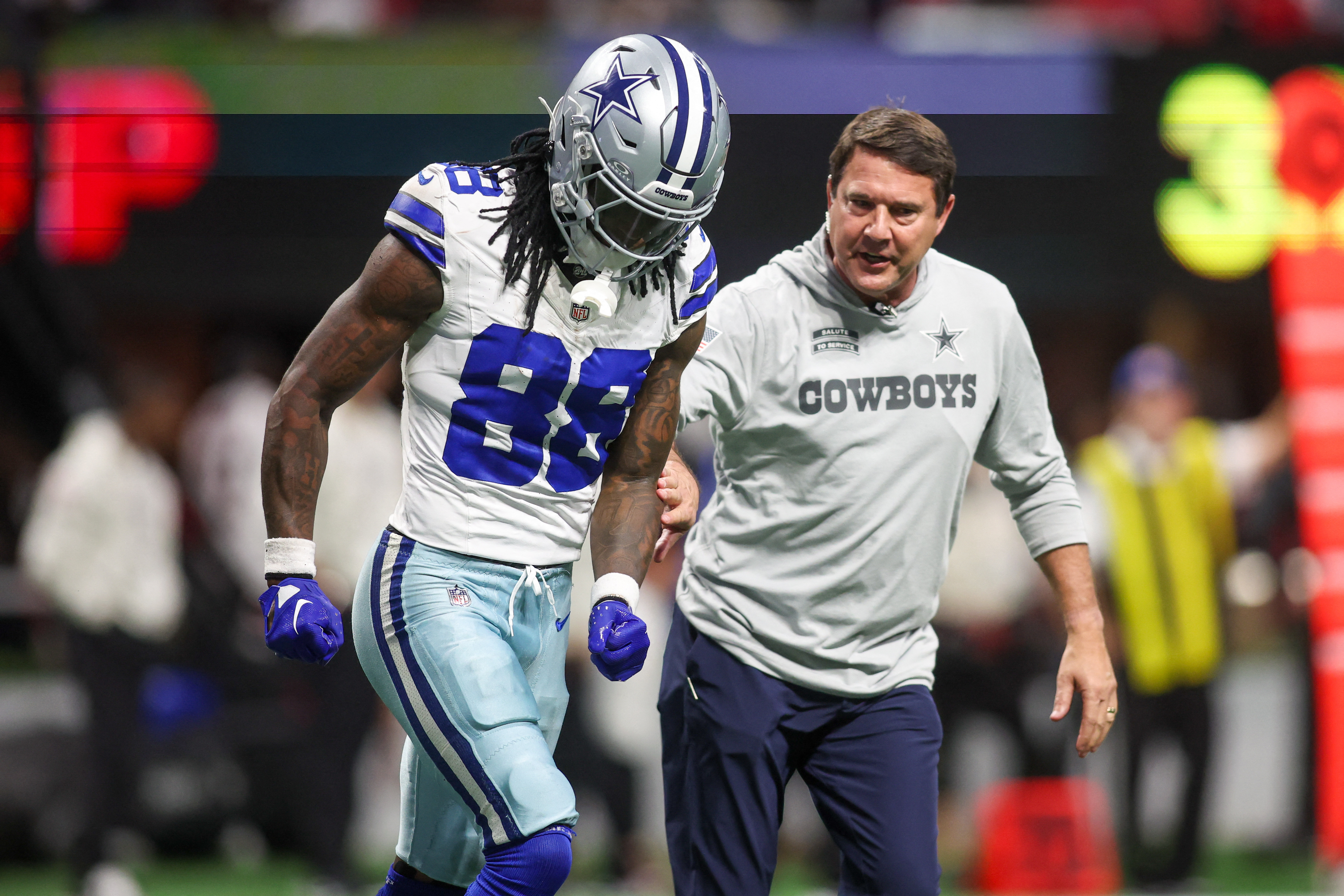 Cowboys star WR CeeDee Lamb injures right shoulder | Reuters