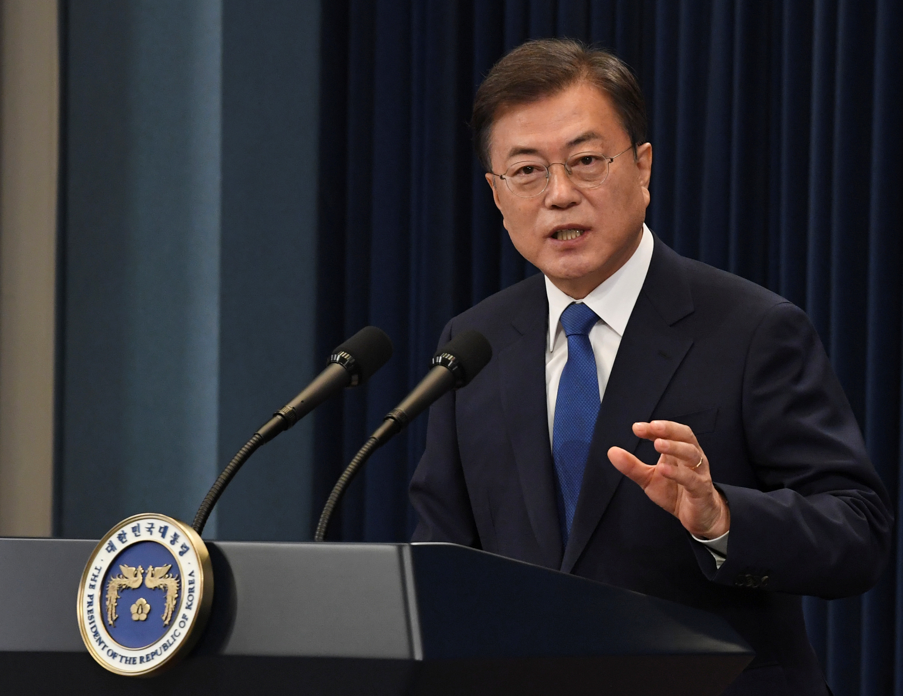 S.Korea's COVID-19 vaccine shortages overshadow Moon-Biden summit | Reuters