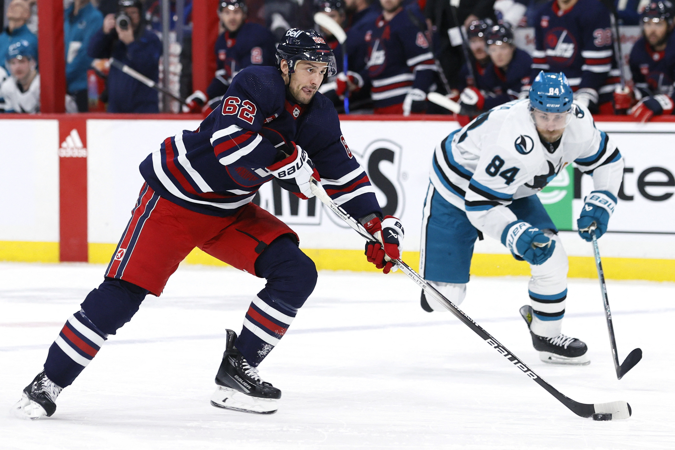 Connor Hellebuyck, Jets Blank Sharks 1-0 | Reuters