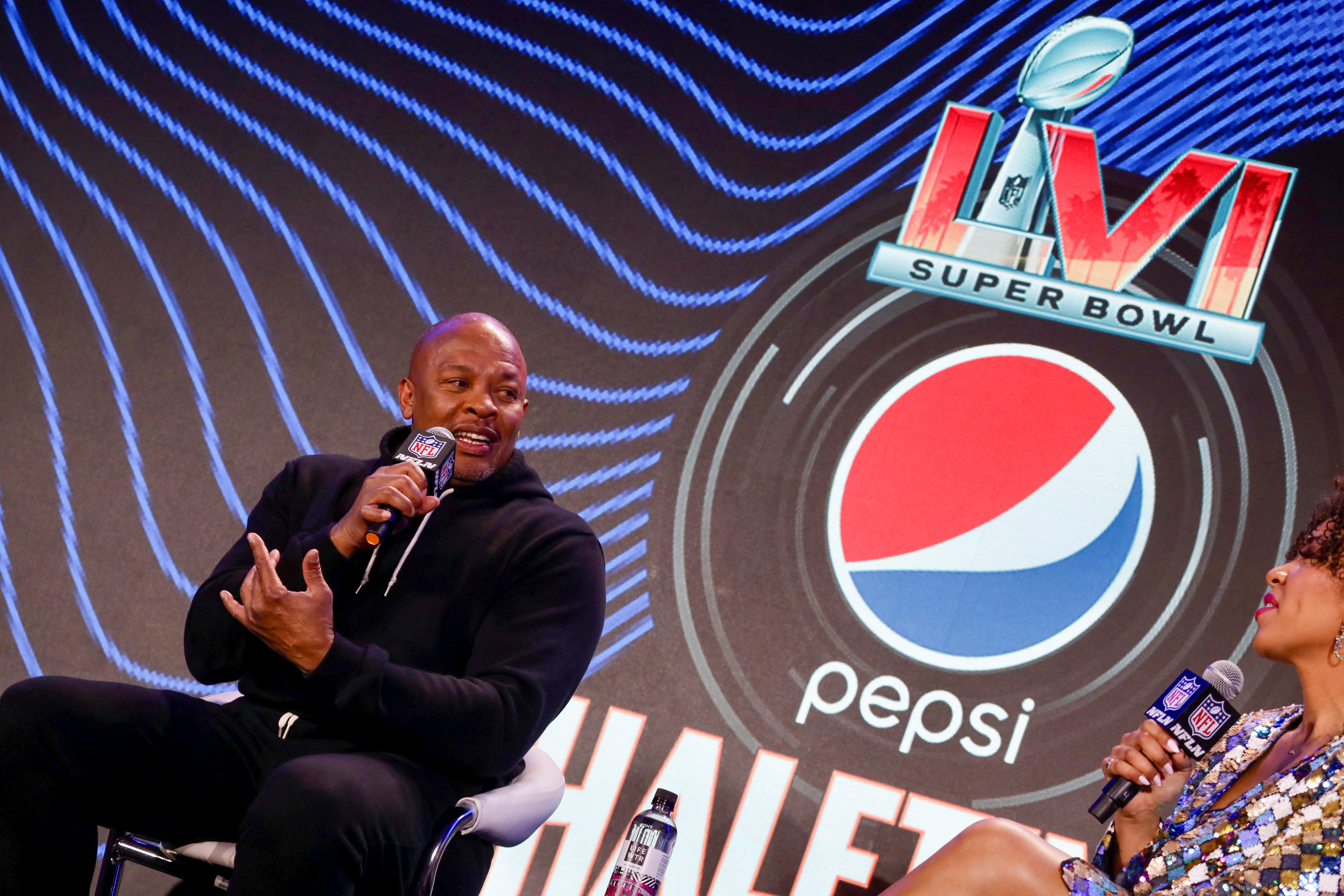 Hip-hop icons Dr. Dre, Snoop Dogg, Mary J. Blige rock Super Bowl
