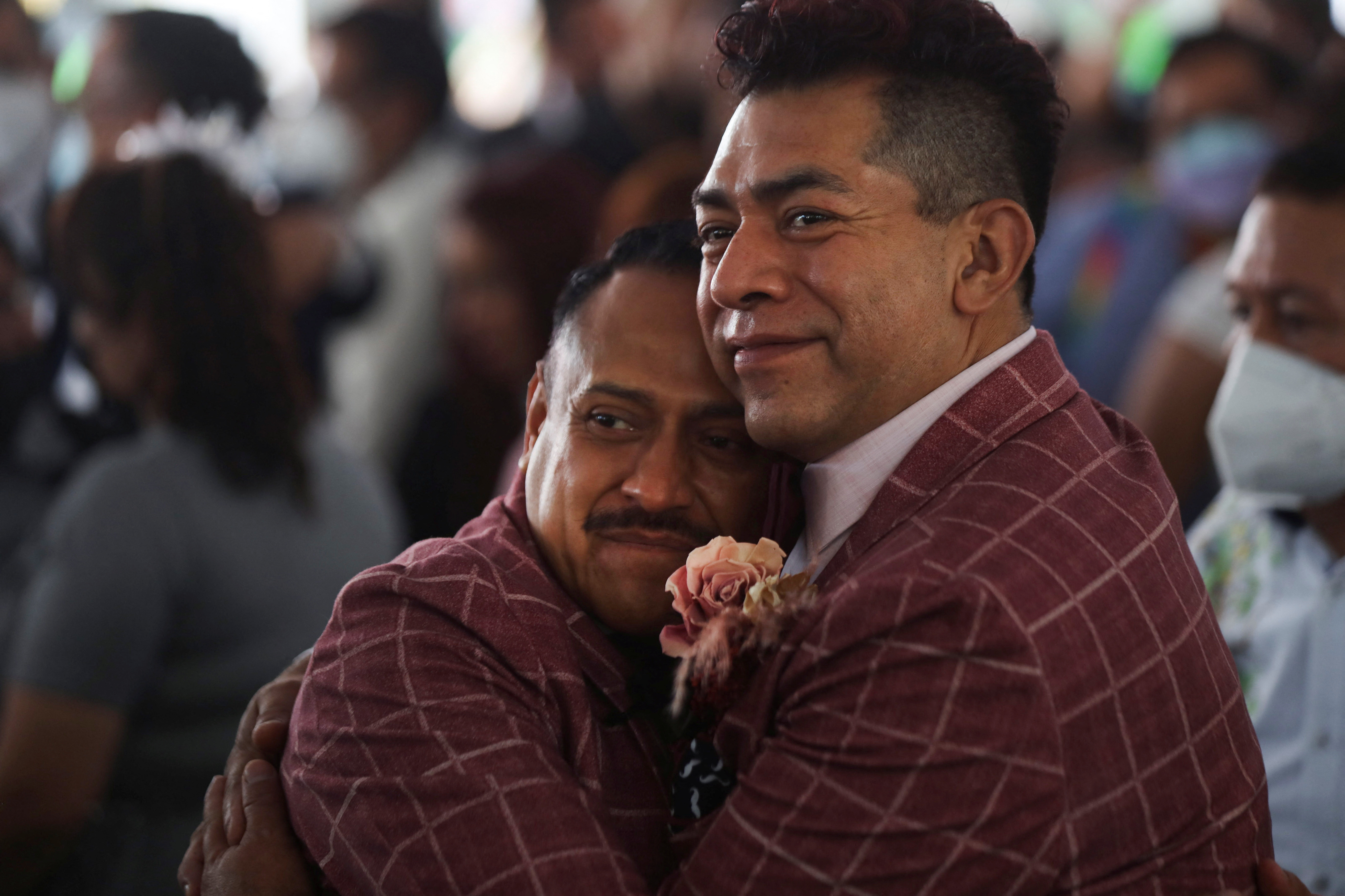 After two-year hiatus, Mexico City conducts mass ceremony for same-sex  couples | Reuters