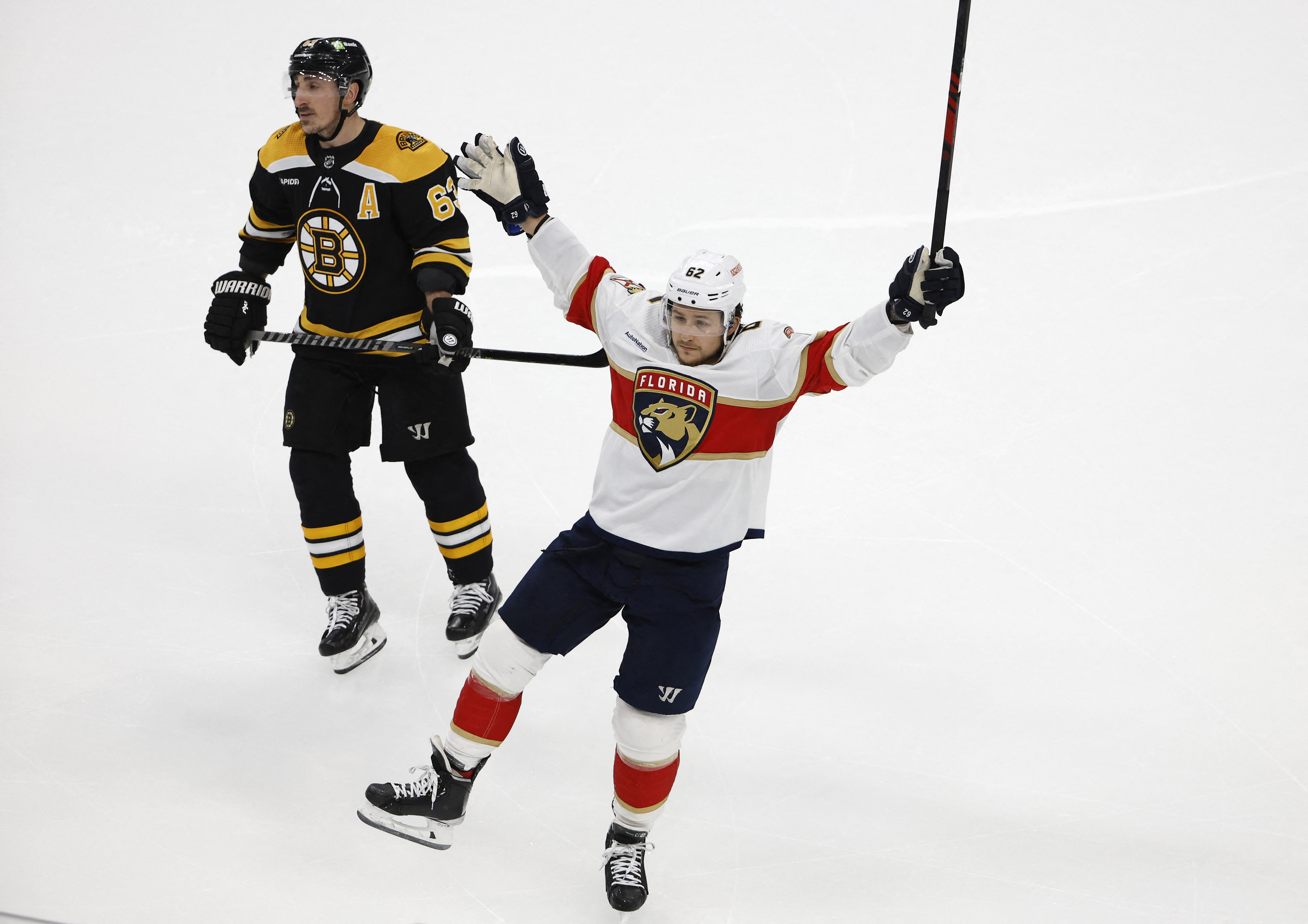 Florida Panthers Upset Record-Setting Boston Bruins - The New York Times