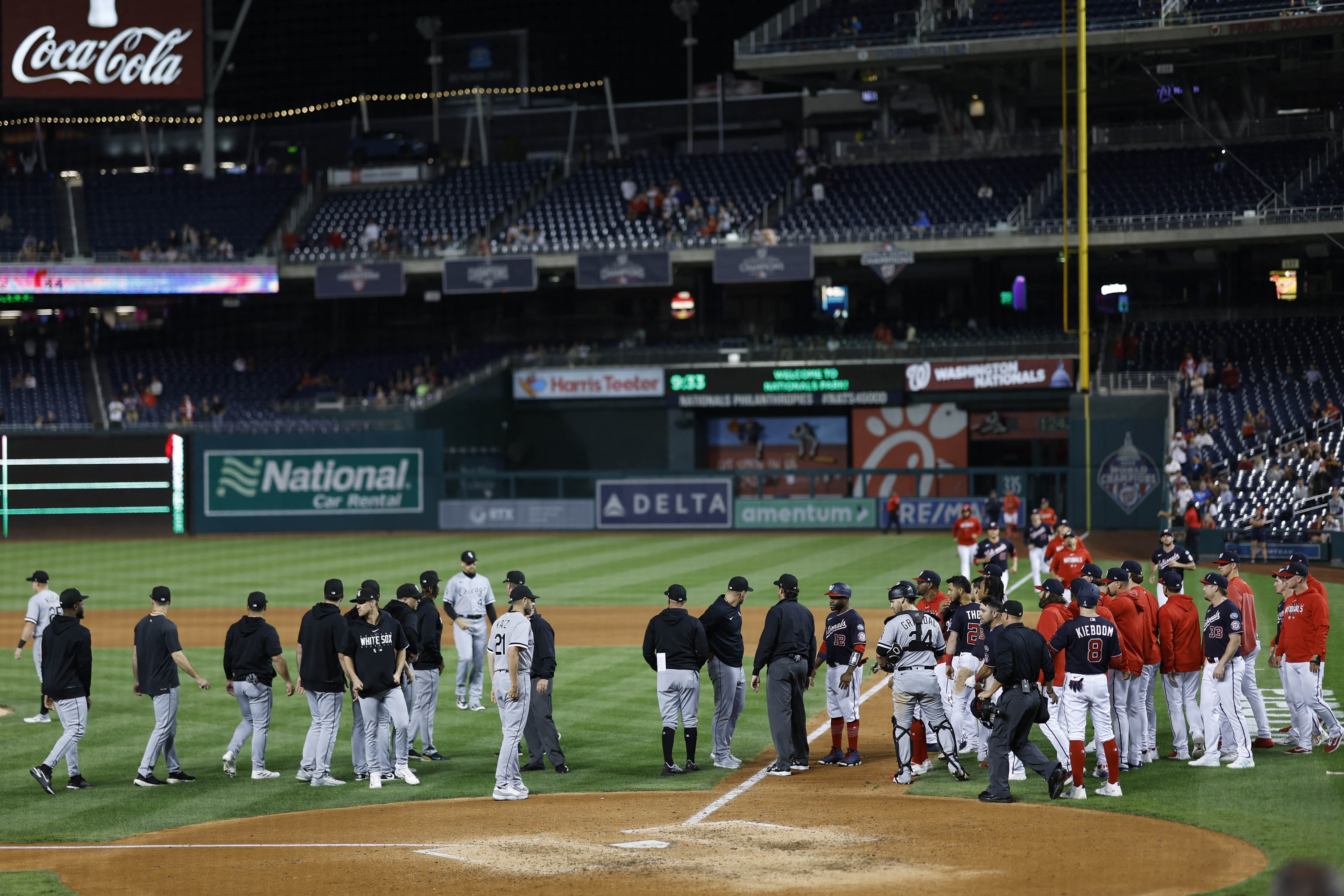 Mike Clevinger outlasts Olson's no-hit bid, Moncada homers again in White  Sox win - Chicago Sun-Times