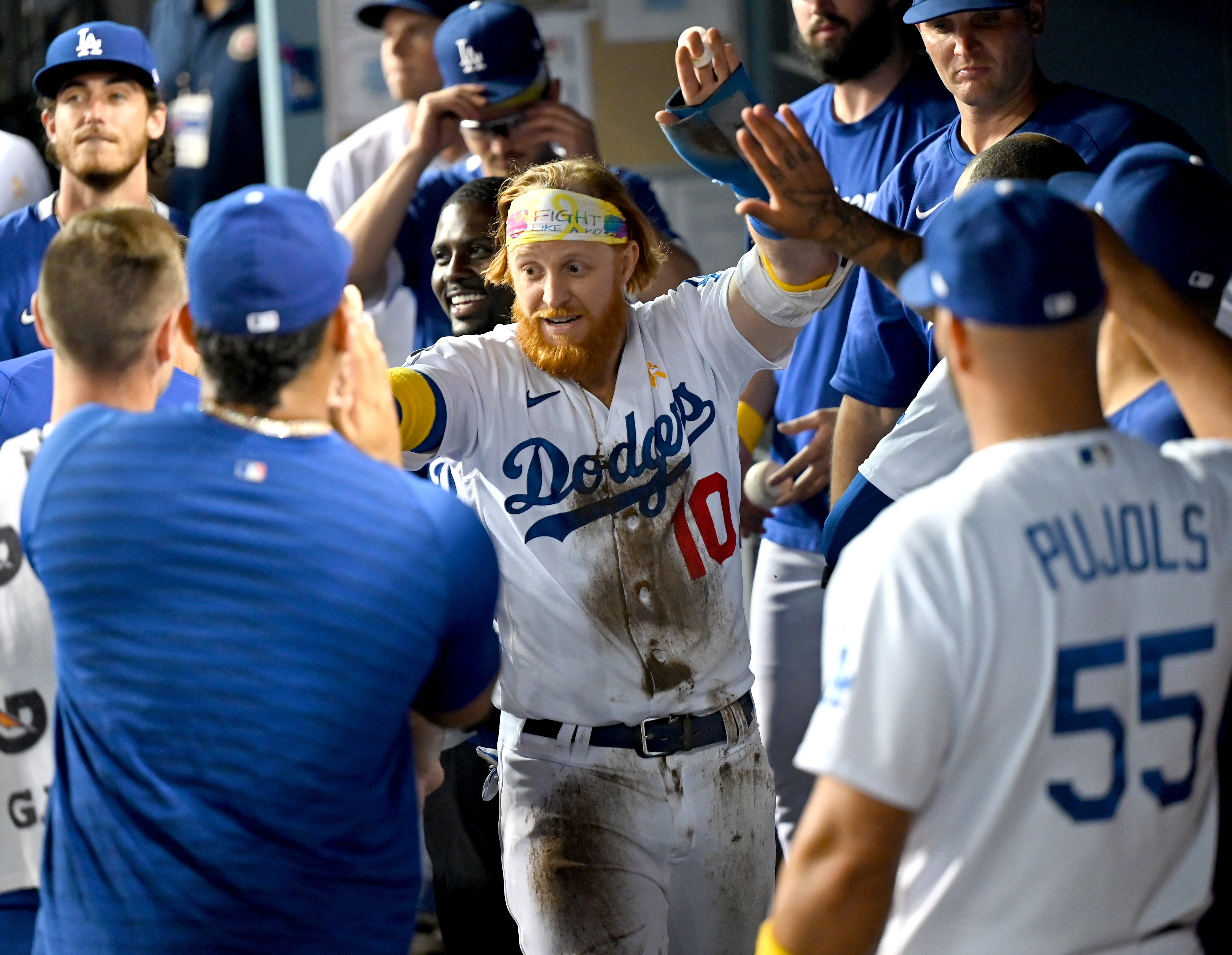Justin Turner hits 2 HRs, Dodgers beat Padres 3-1