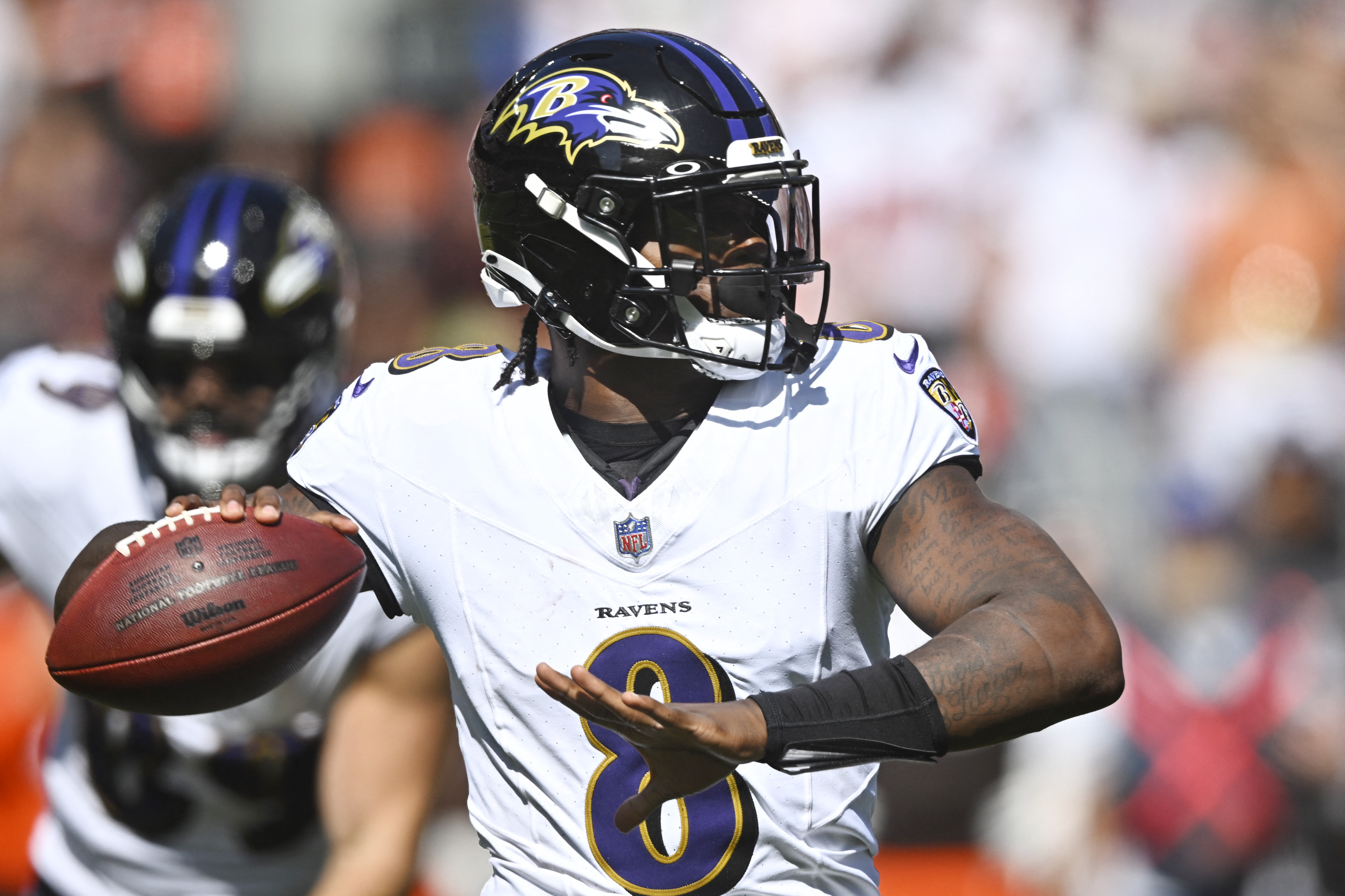 Lamar Jackson helps Ravens dominate Browns