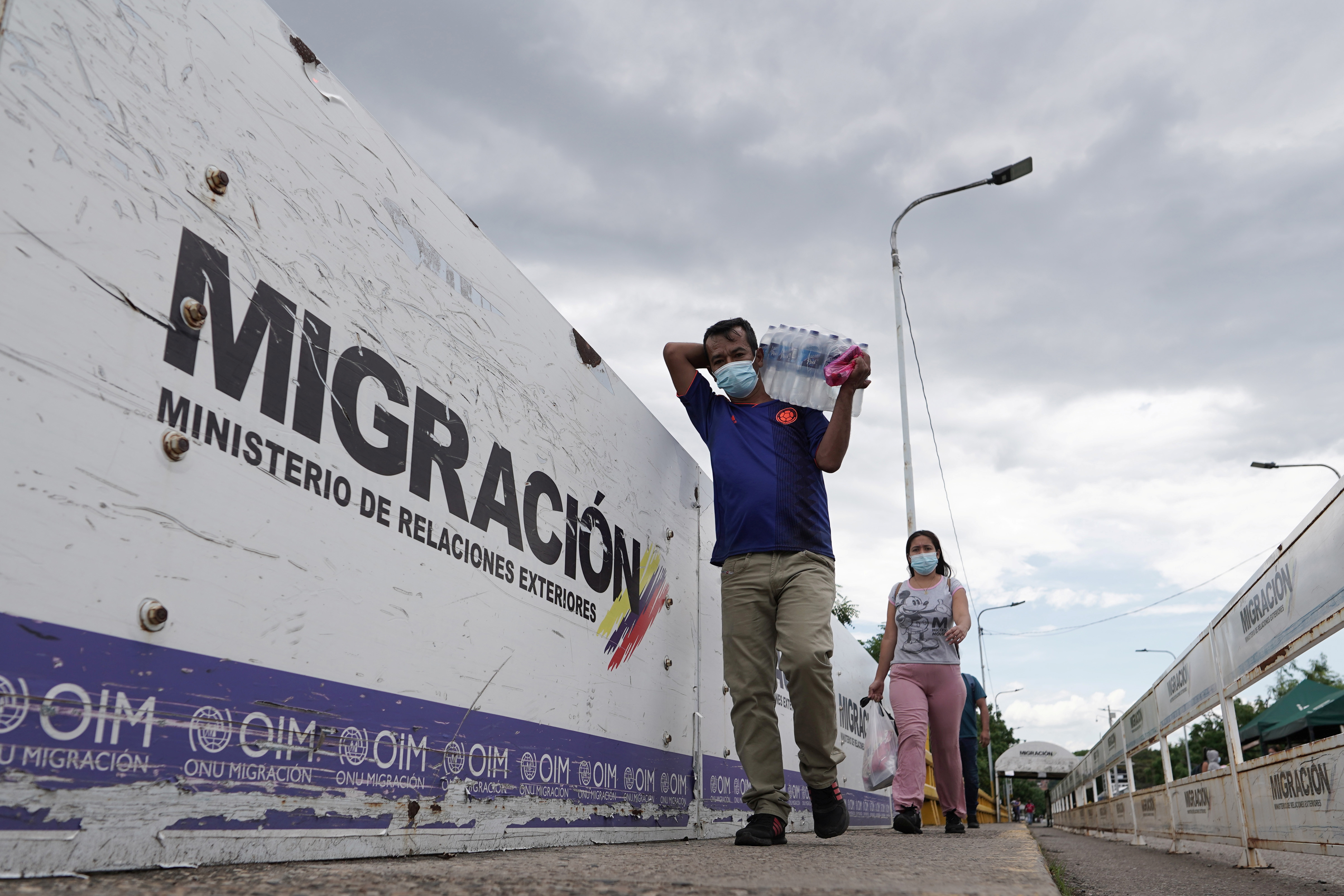 People cross Colombia-Venezuela border, in Cucuta