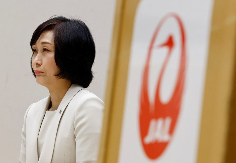 ＪＡＬ社長に鳥取取締役、ＣＡ出身・女性トップ初 赤坂氏は会長に | ロイター