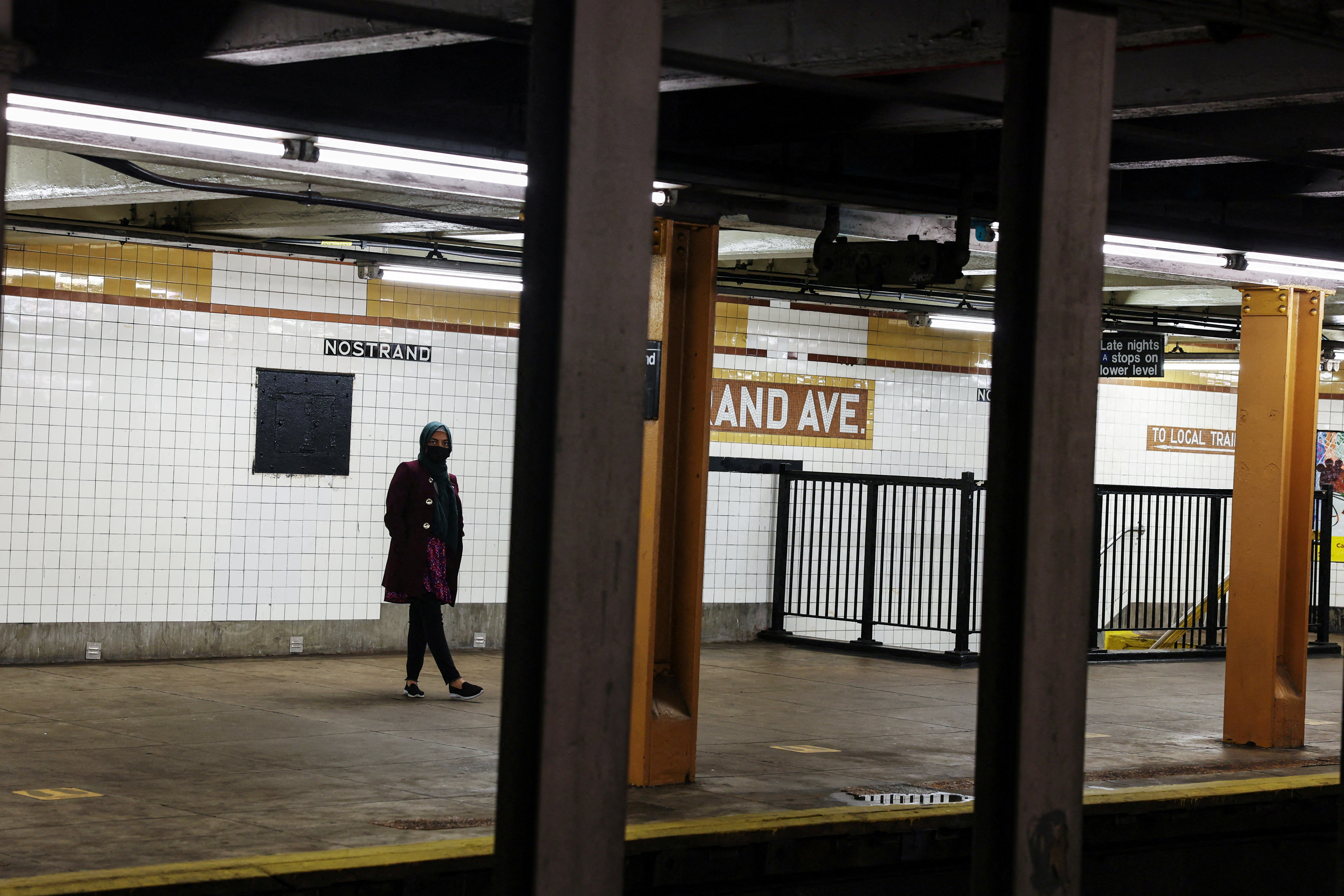 ニューヨーク市、地下鉄に携帯型銃検知システムを試験導入へ
