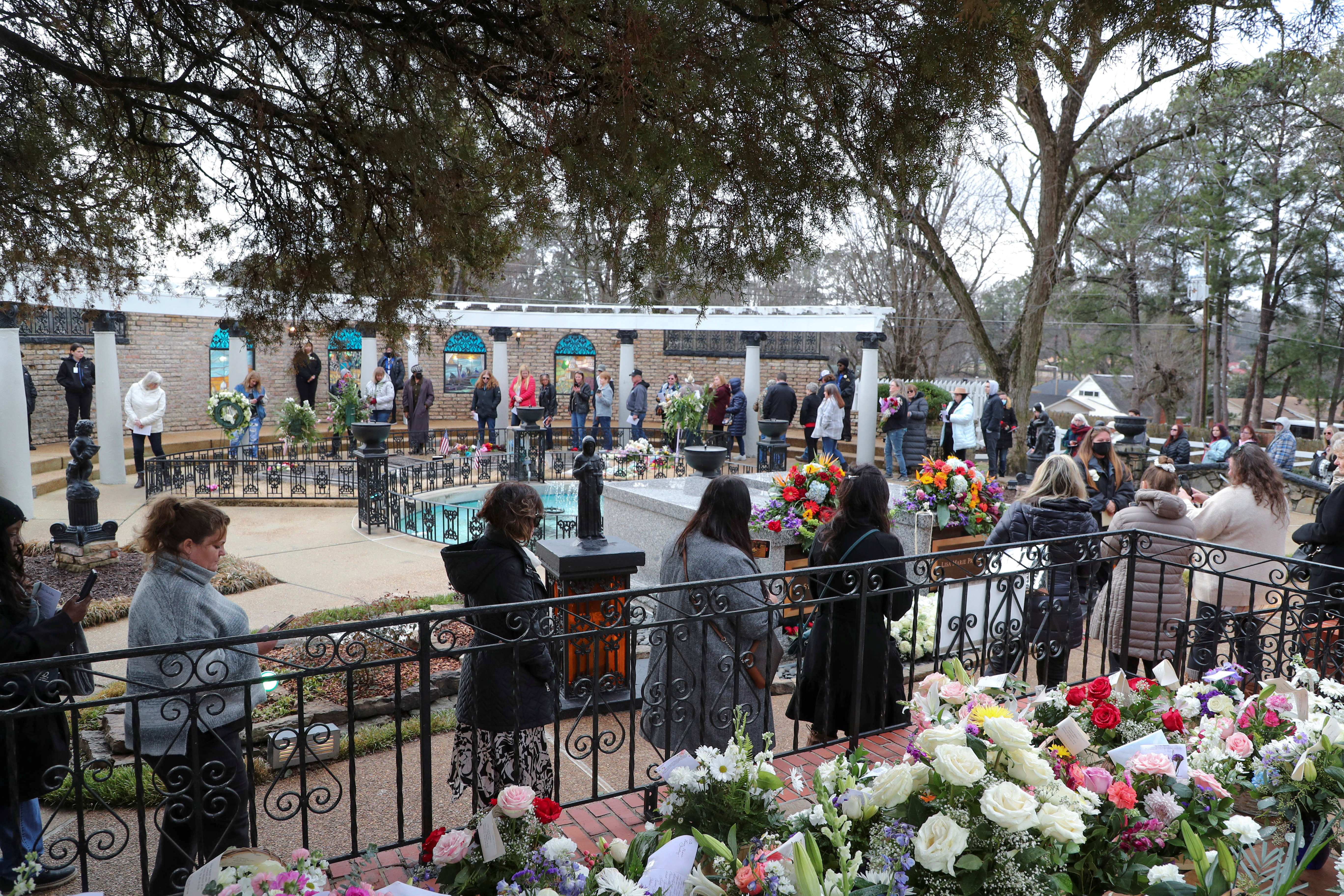 Lisa Marie Presley remembered at Graceland memorial service