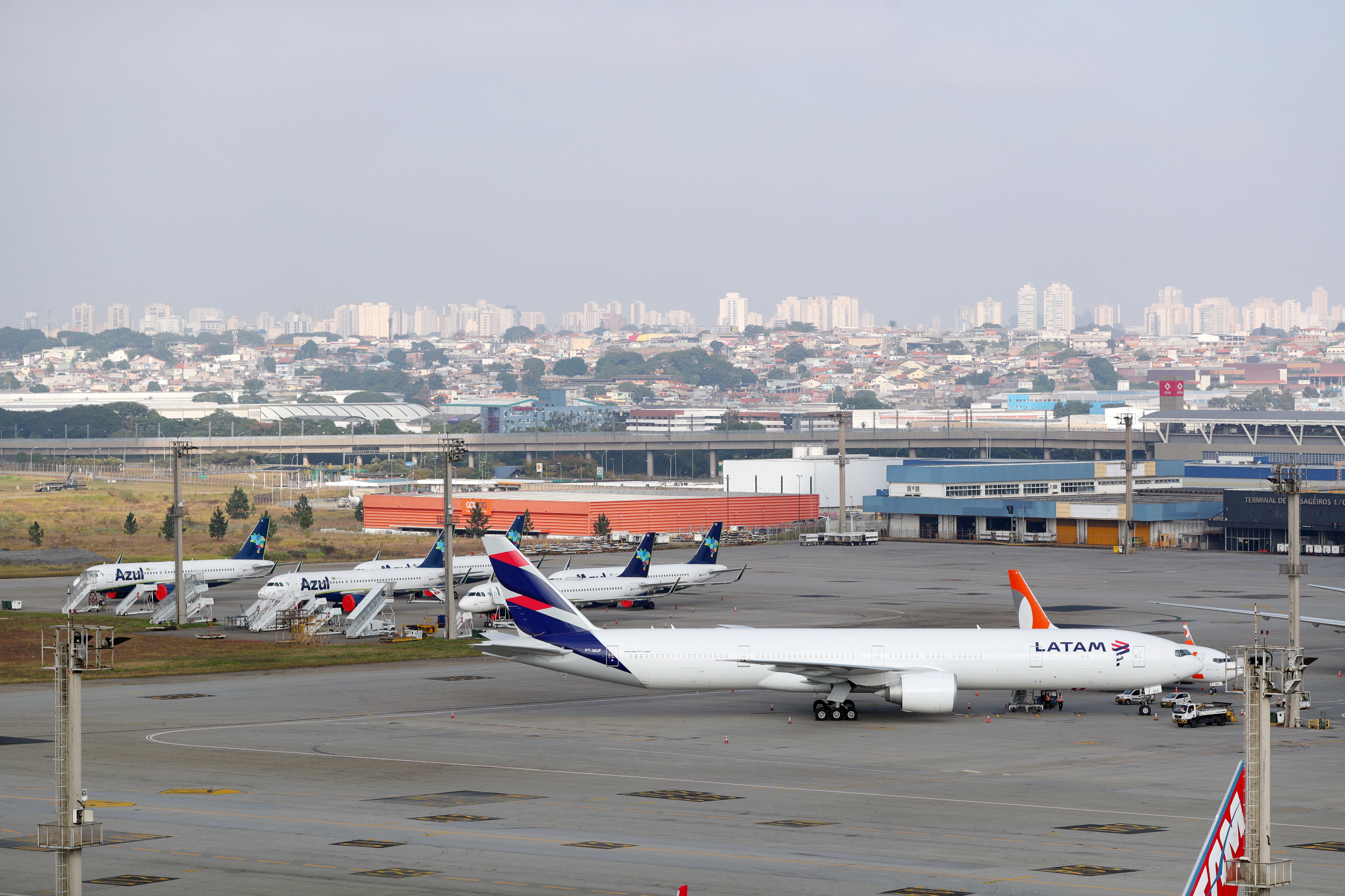 A Latam Airlines airplane is seen at Guarulhos International Airport amid the outbreak of the coronavirus disease (COVID-19), in Guarulhos, near Sao Paulo, Brazil, May 19, 2020. Picture taken May 19, 2020. REUTERS/Amanda Perobelli