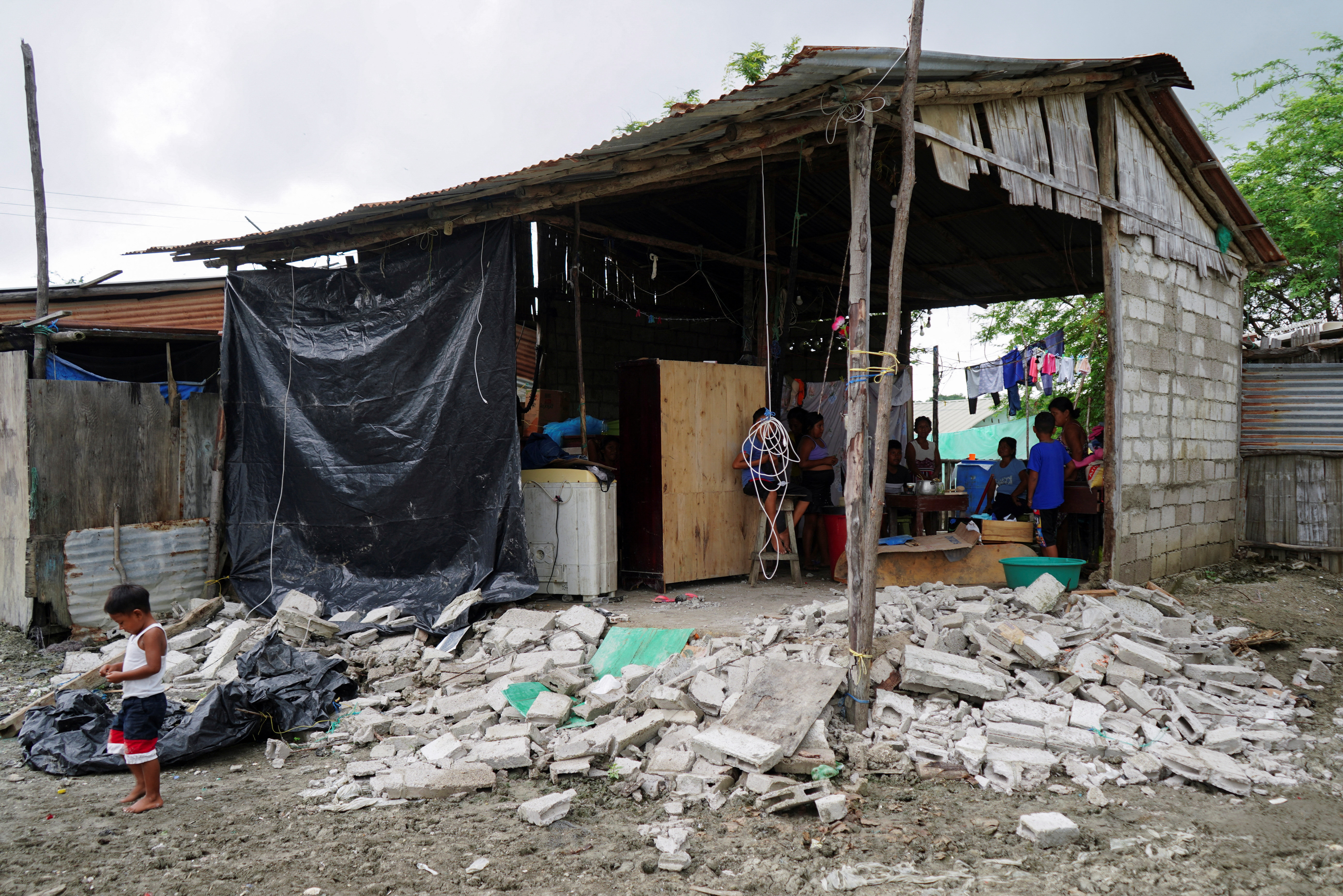 Aftermath of an earthquake in Isla Puna