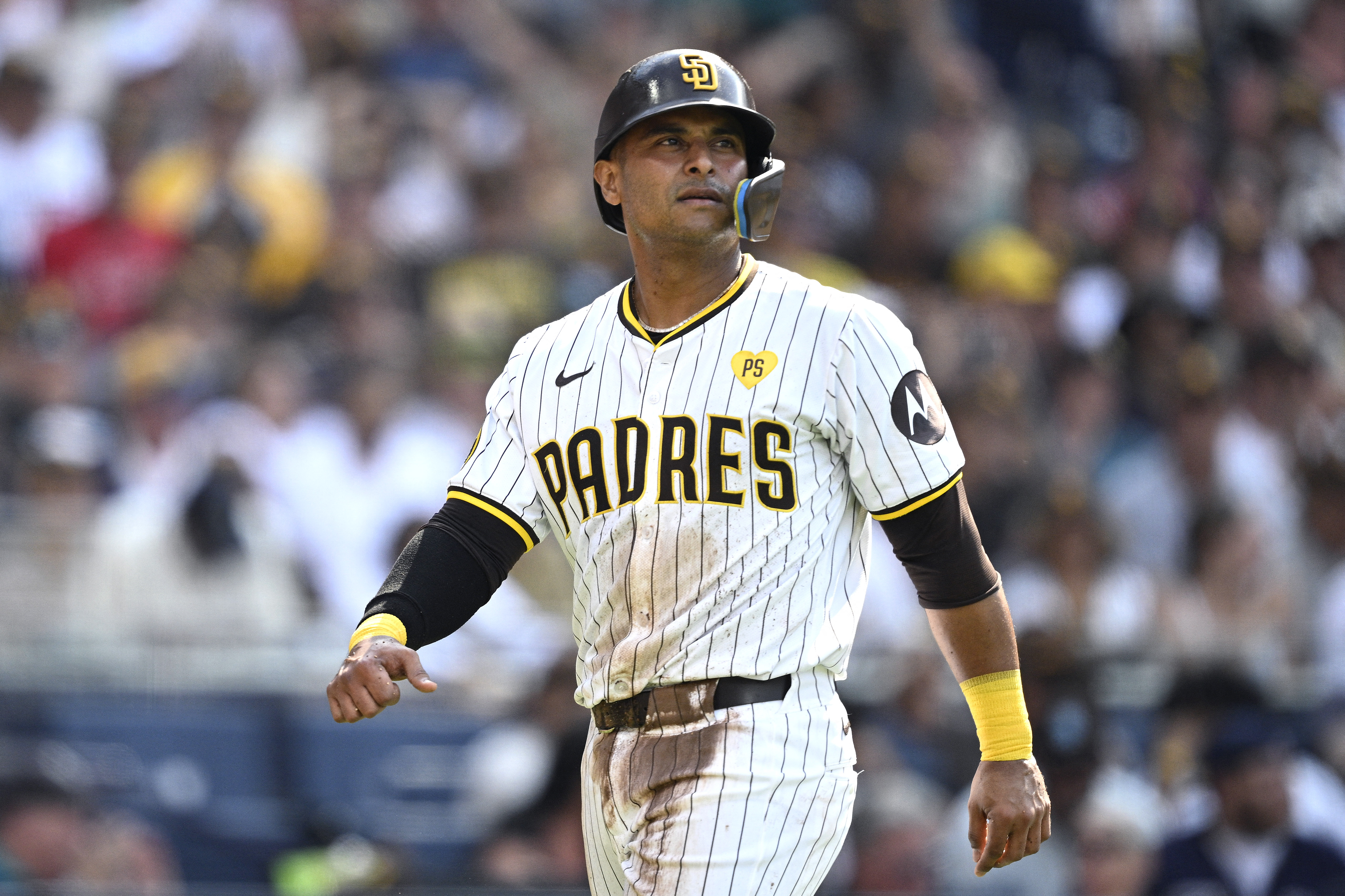 Mariners sign INF Donovan Solano to one-year deal | Reuters