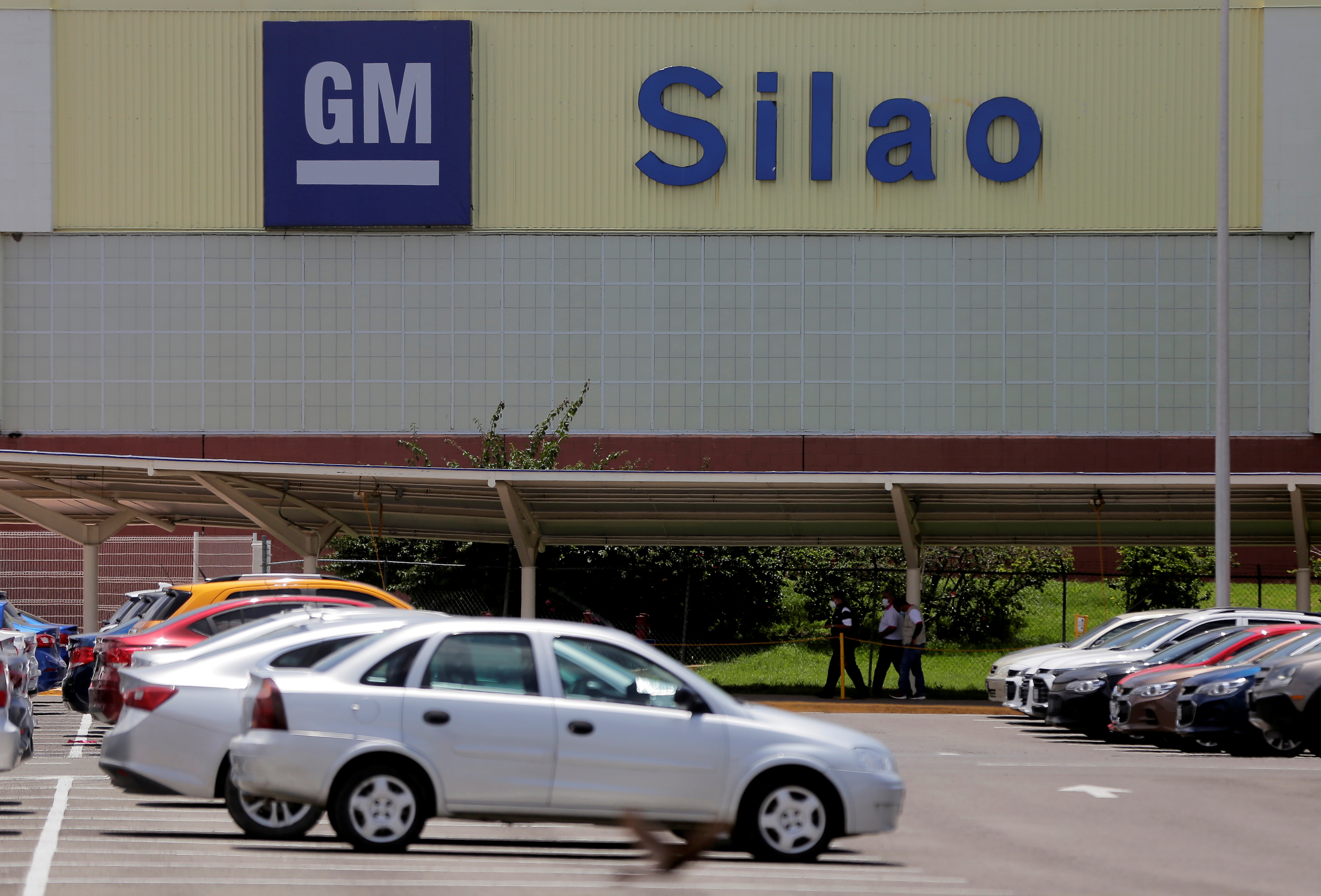 The General Motors plant is seen as its workers are to vote on whether to reject or keep the collective bargaining agreement, marking the first major test of labor rules under the United States-Mexico-Canada Agreement (USMCA), in Silao, Mexico August 17, 2021. REUTERS/Sergio Maldonado