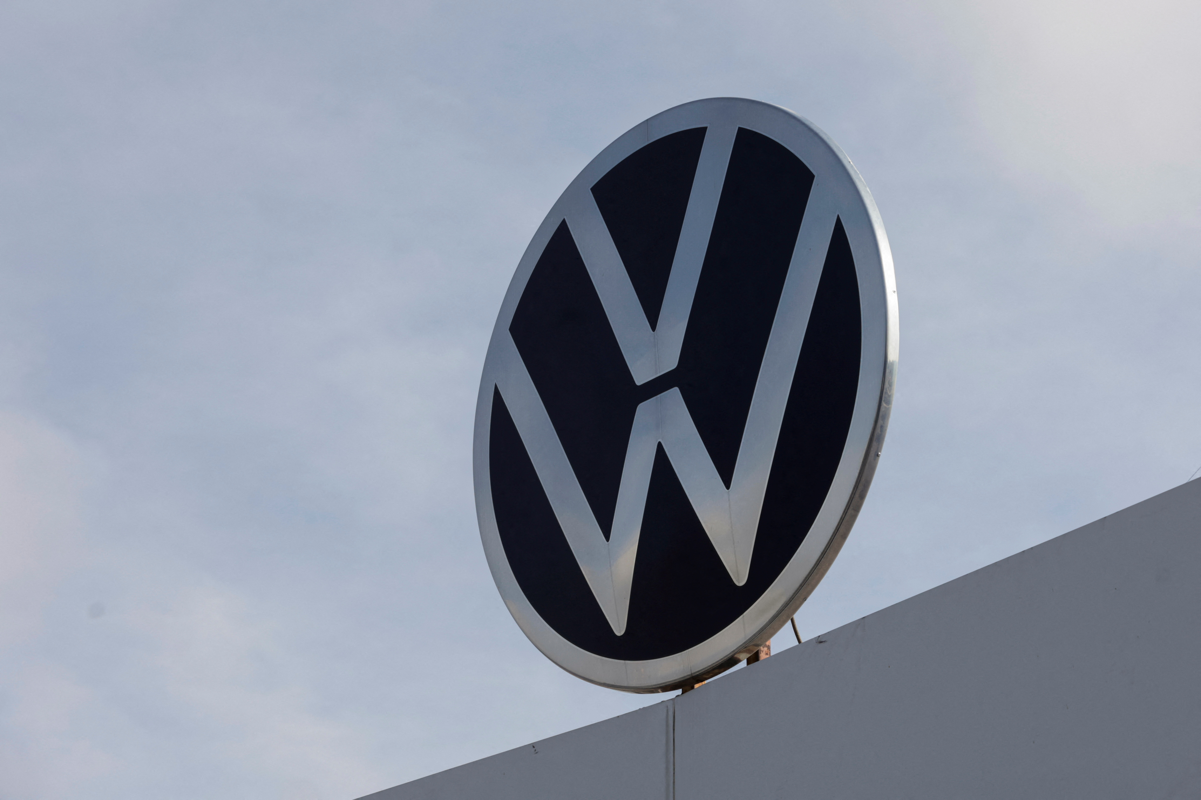 Union at Volkswagen in Mexico holds new contract vote