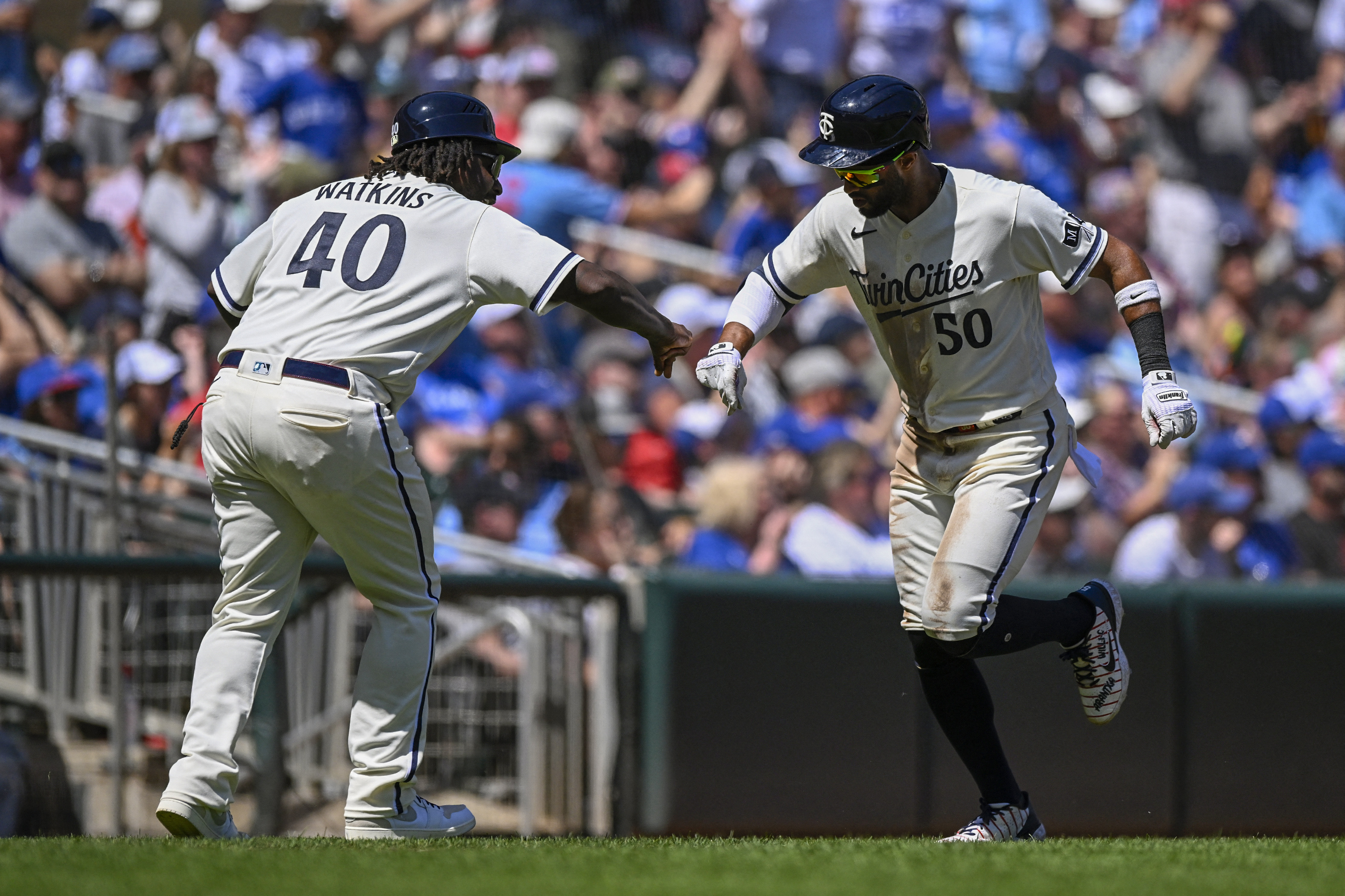 Willi Castro homers twice to propel Twins past Blue Jays