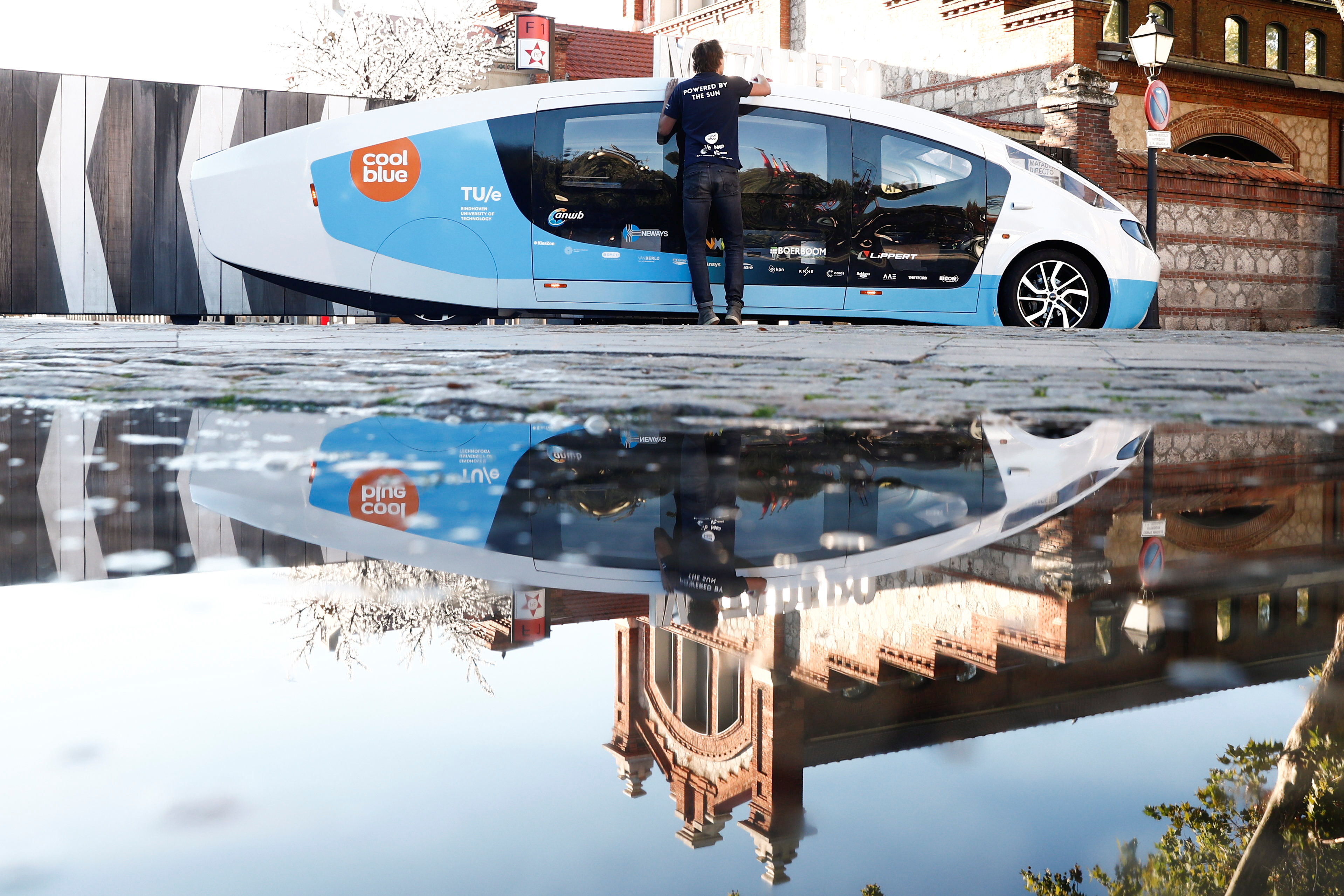 Solar-powered motorhome glides into Madrid to promote sustainable energy
