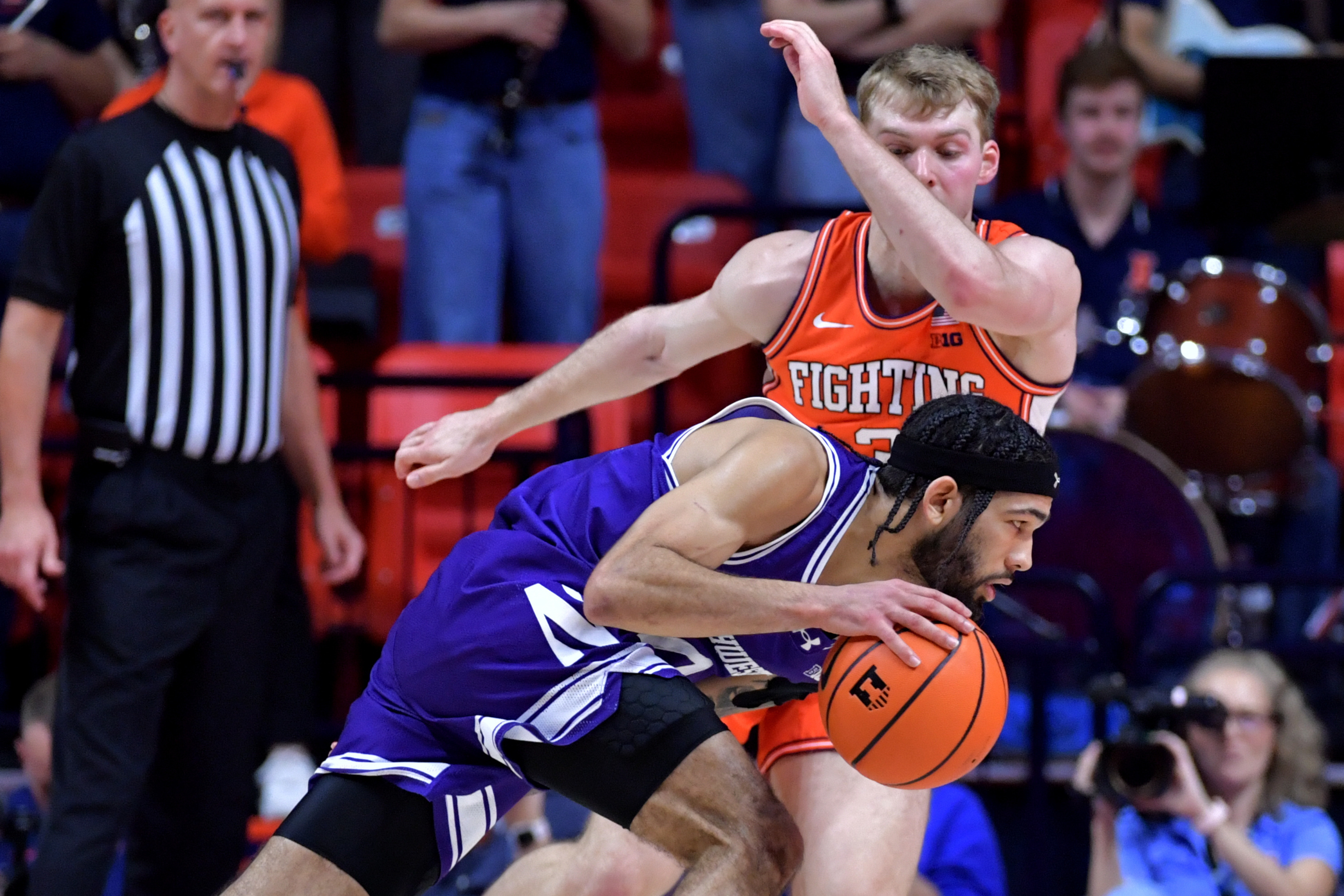 Marcus Domask (32 points) leads No. 9 Illinois past Northwestern Reuters