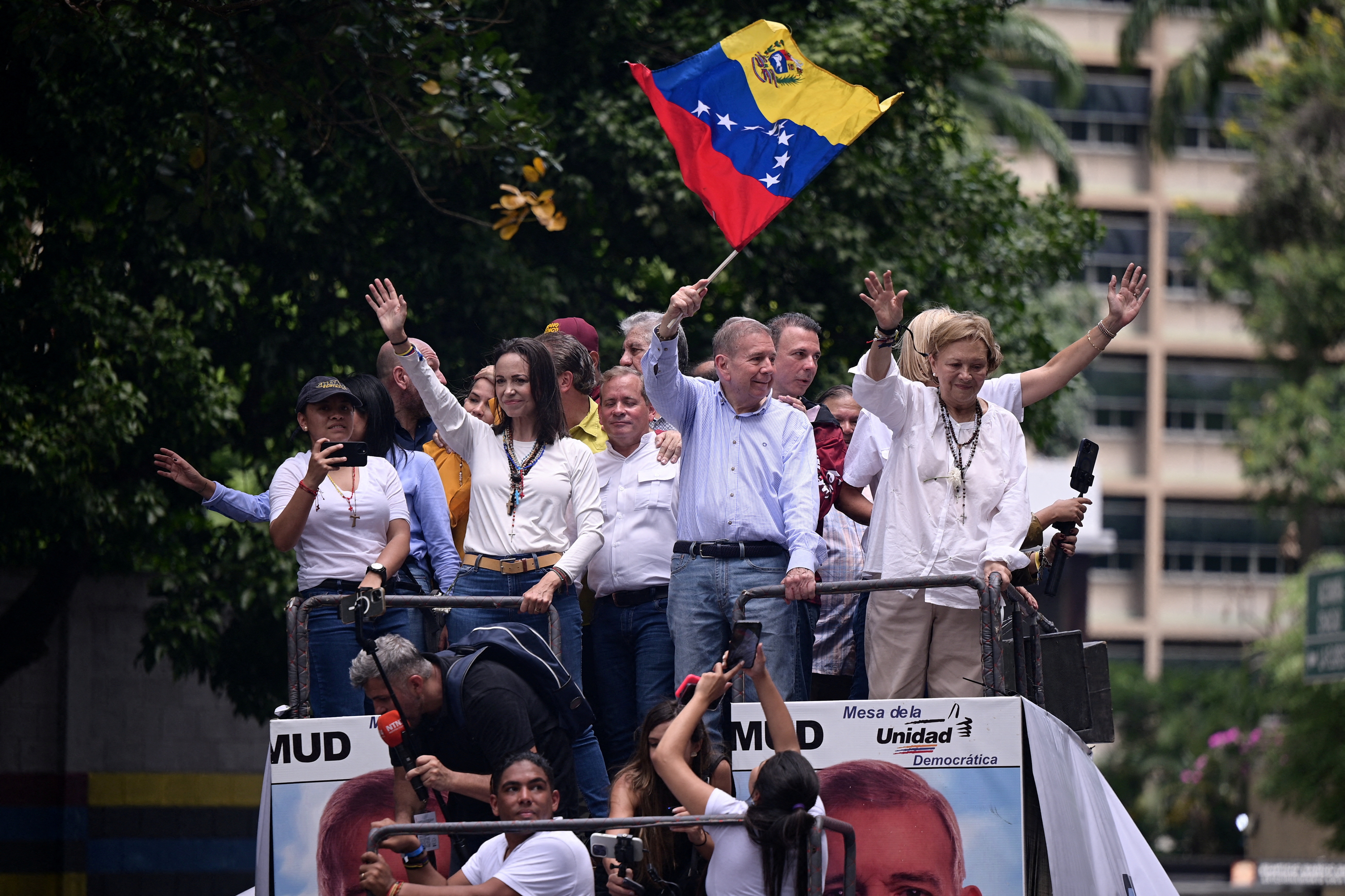 Anti-Maduro protests spread as Venezuelan opposition says he stole vote, in Caracas