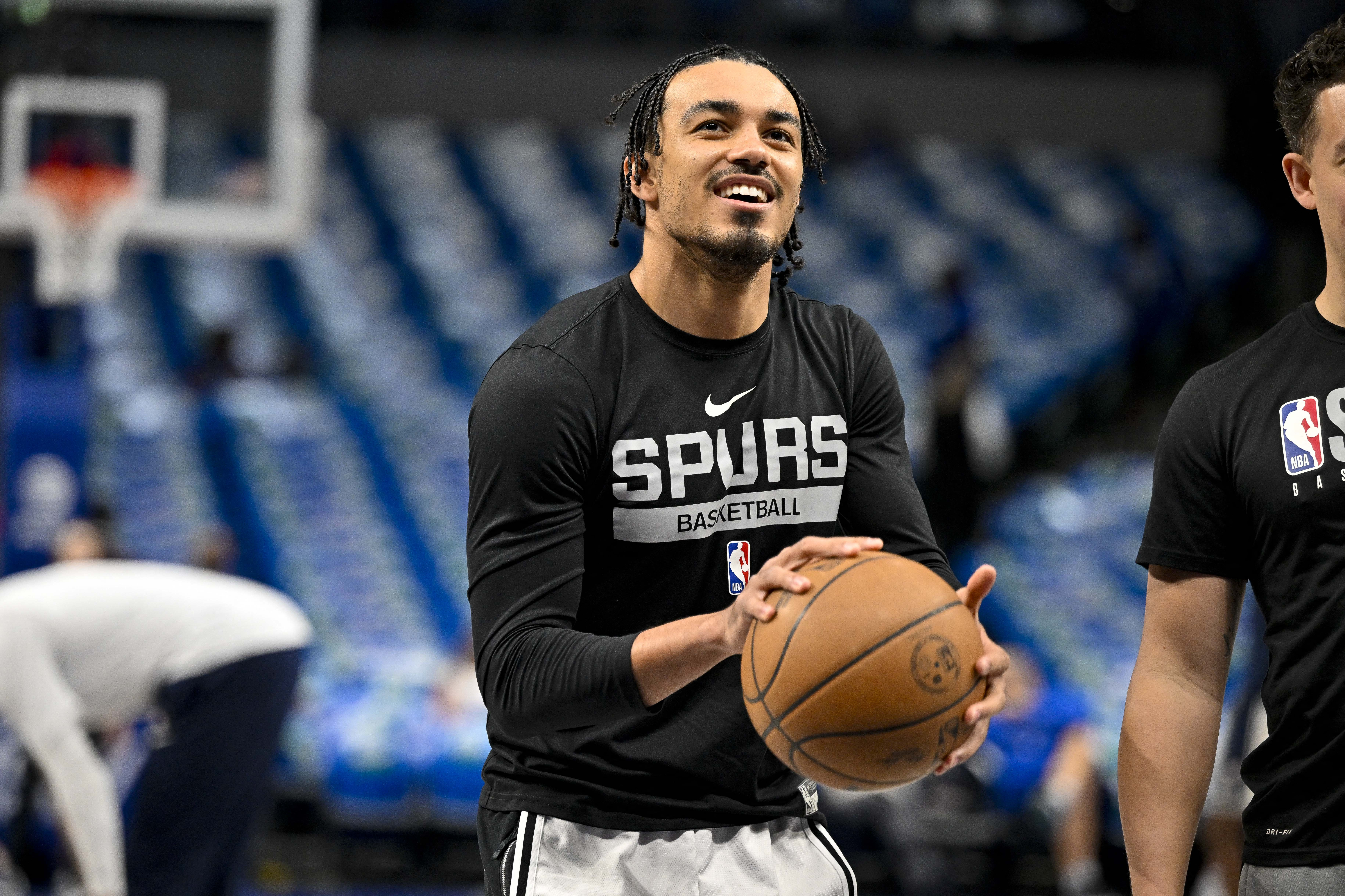 Dominick Barlow staying with the Spurs