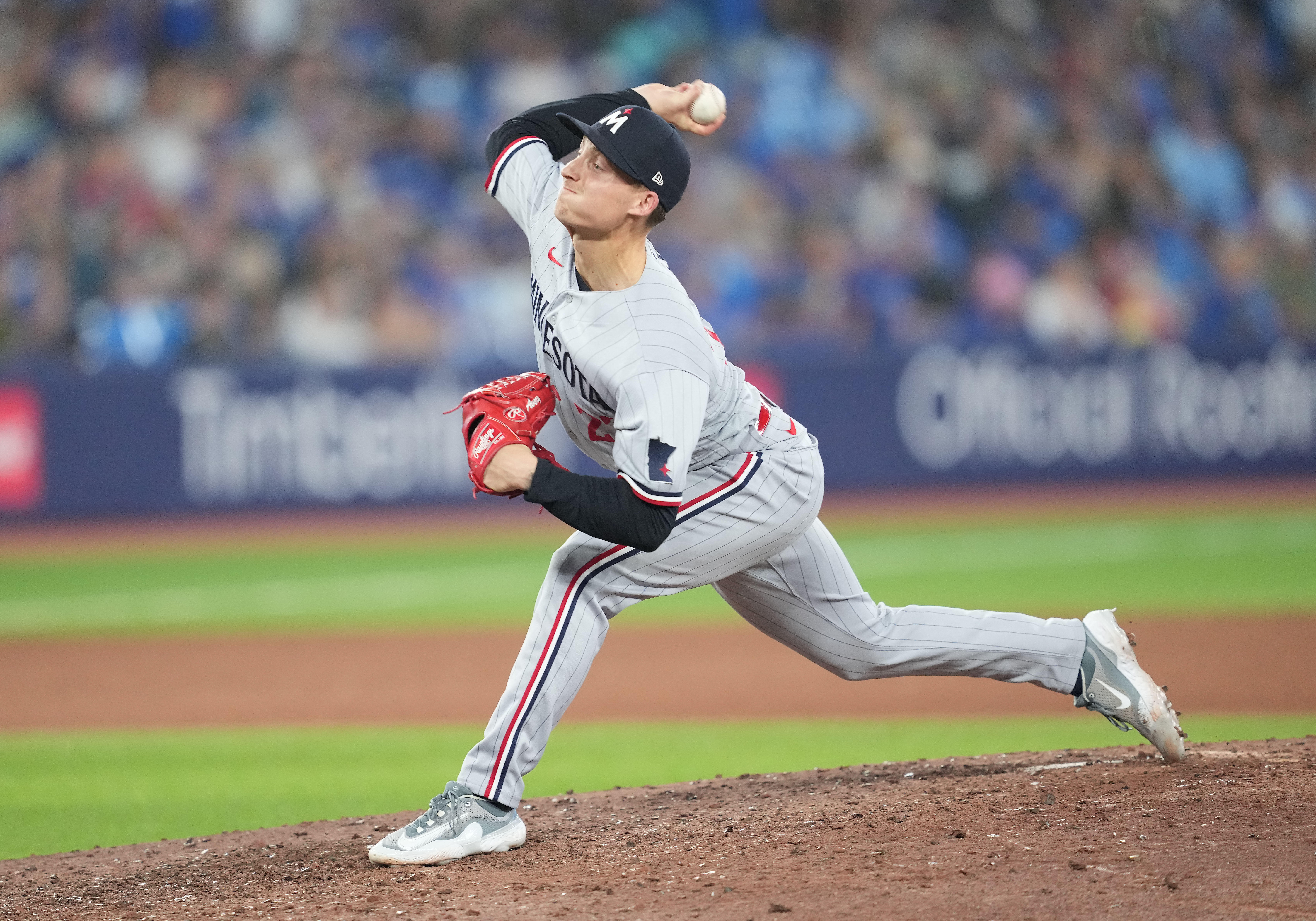 Blue Jays rally late to get past Twins 7-6