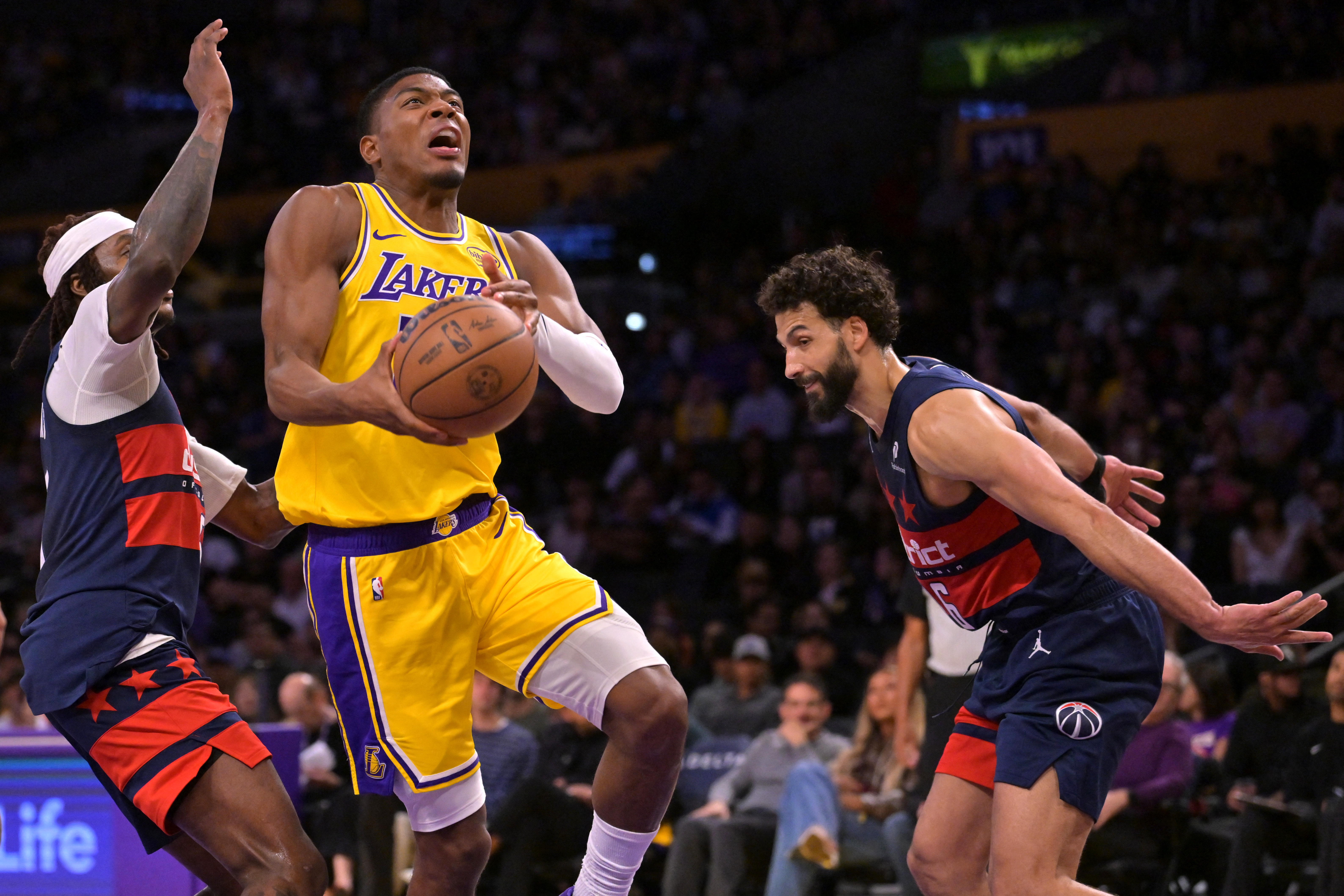 NBA＝レーカーズ3連勝、八村14得点 ウェンバンヤマ活躍でスパーズ9
