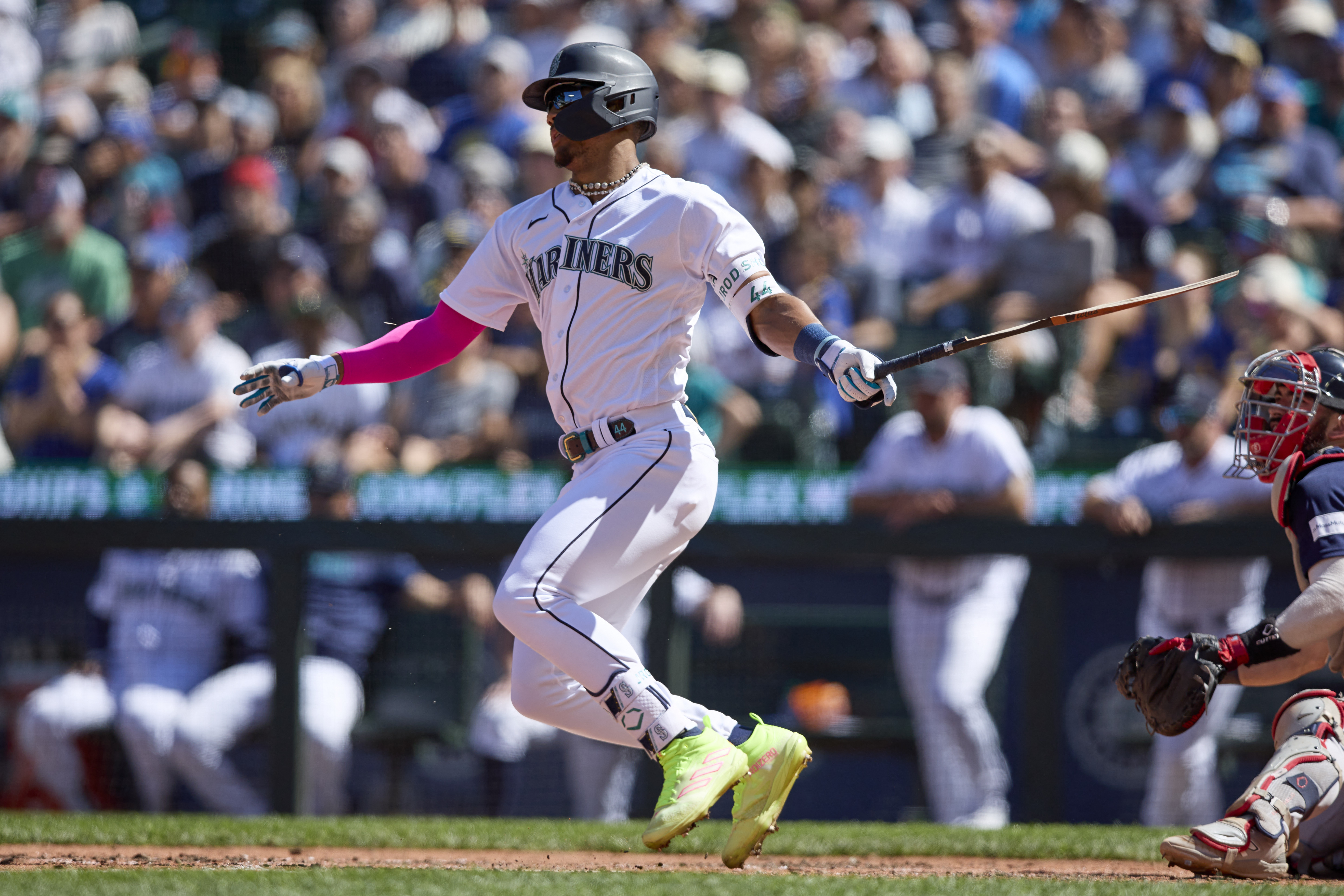 Mariners score seven runs on three hits to beat Red Sox in 10