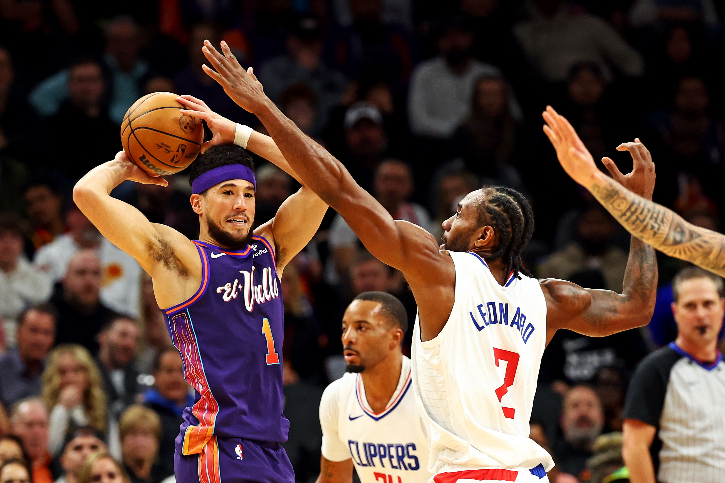 Surging Clippers never trail in win over Suns Reuters