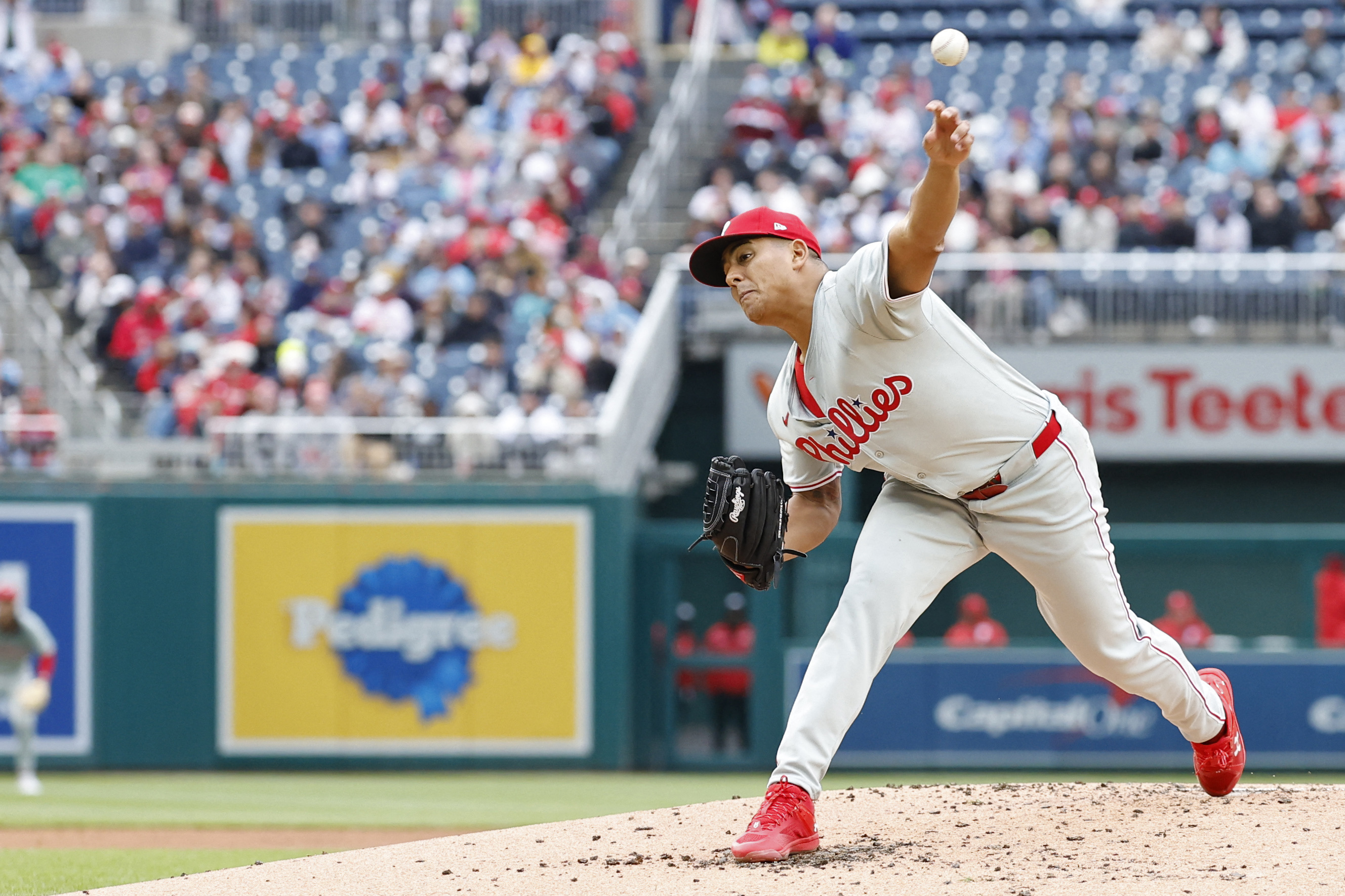 J.T. Realmuto goes deep as Phillies down Nationals | Reuters