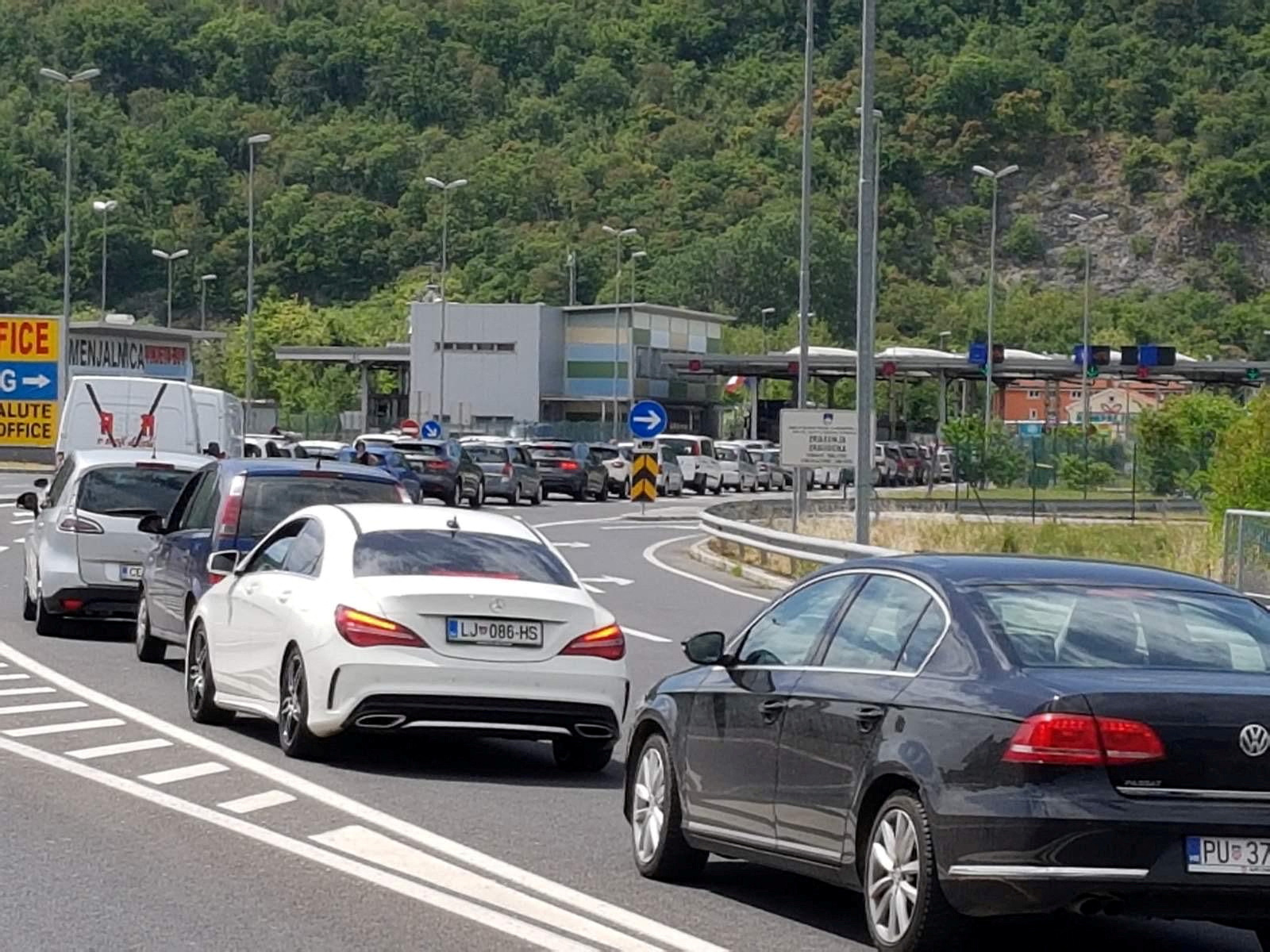 Cars queue at the Slovenia-Croatia border in Dragonja