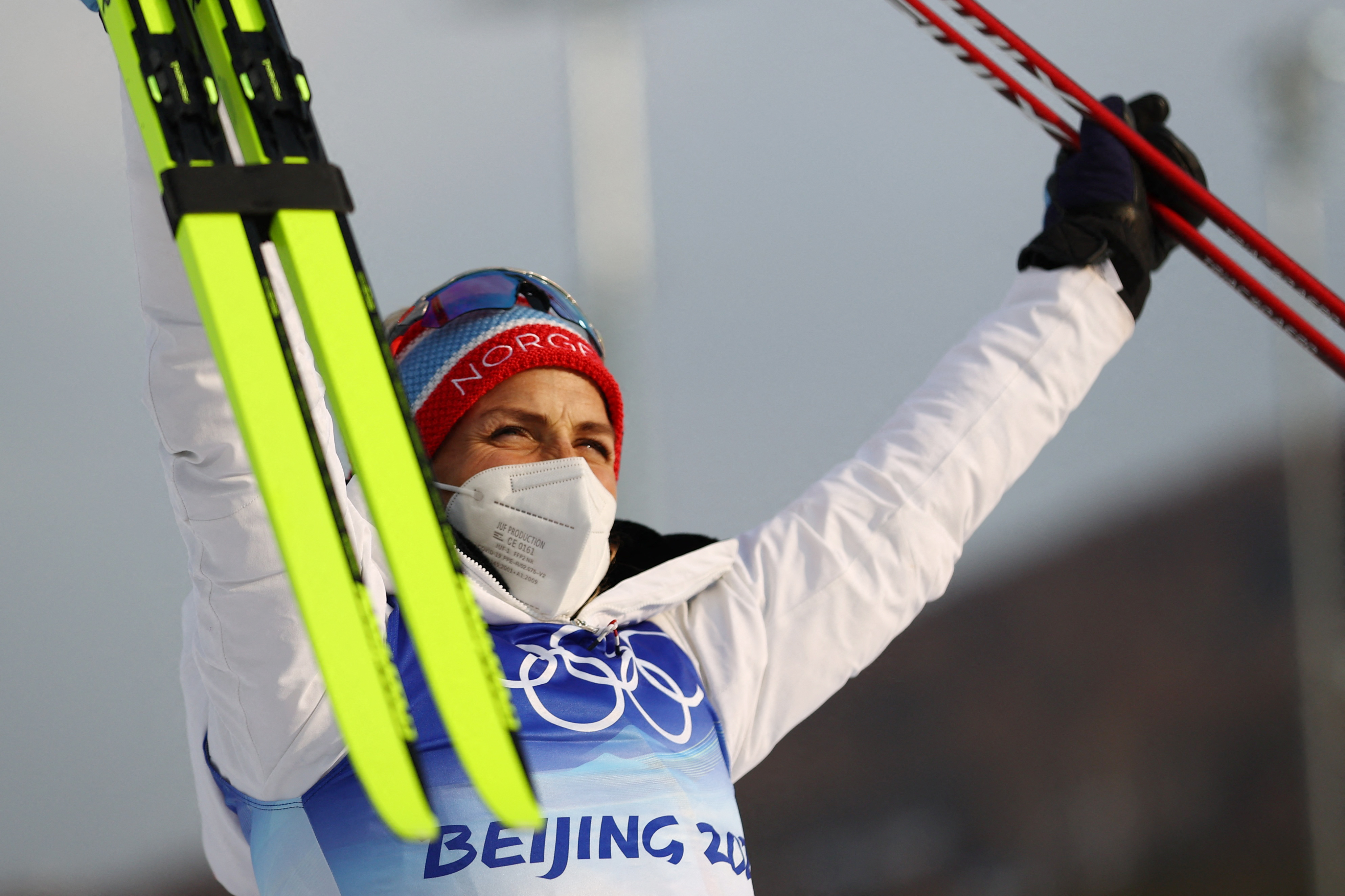 Лыжи женщины сегодня результат 10 км. Голдберг лыжи Норвегия. Флаг Норвегии прыжки с трамплина. Кертту Нисканен фото.