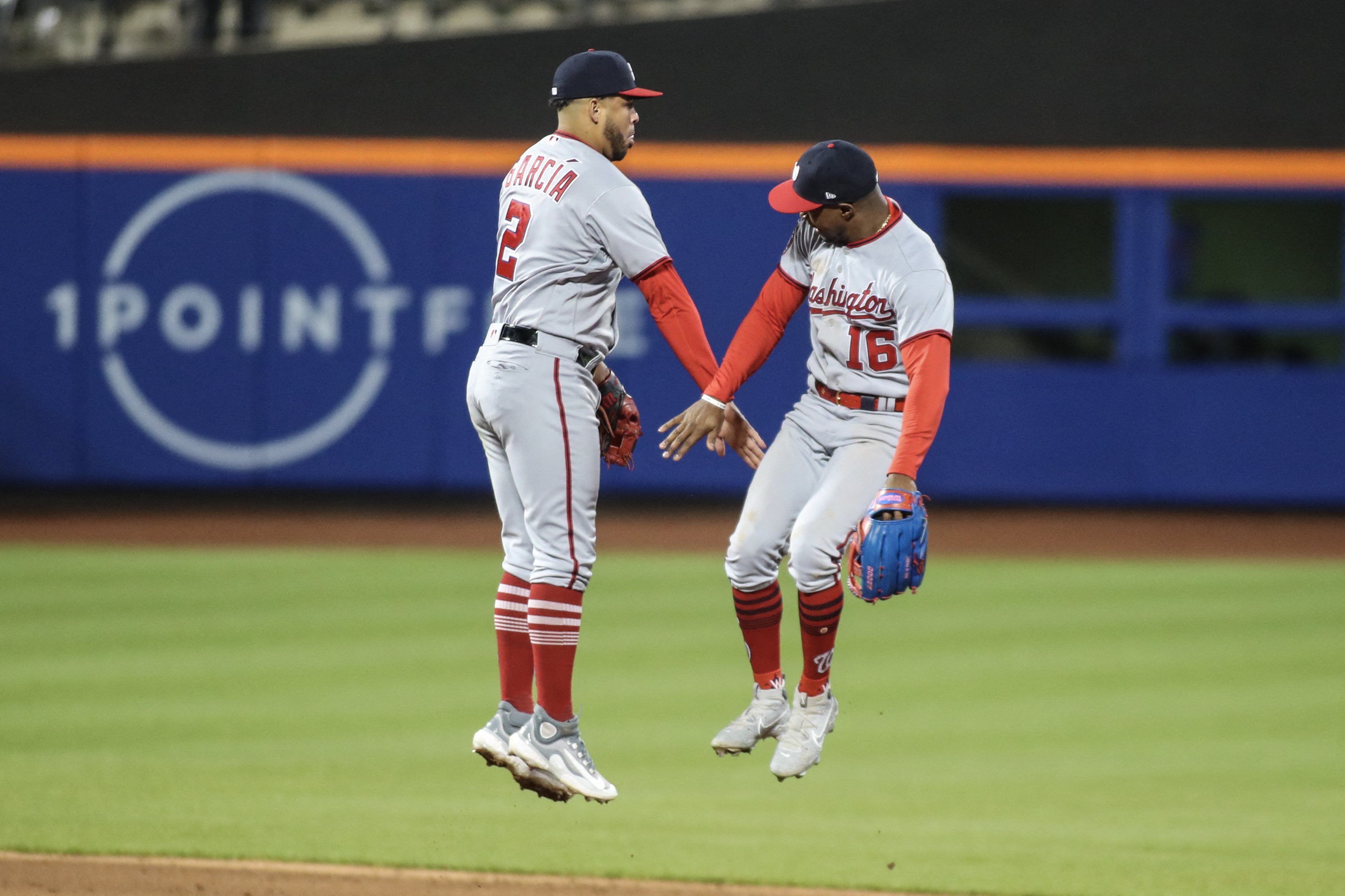 Mets give up lead, then rally past Nats to halt skid