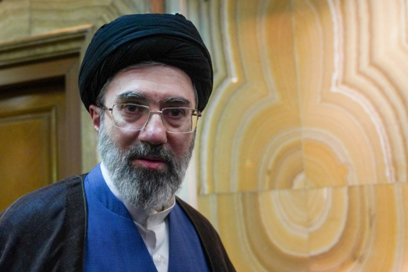 アングル：革命防衛隊が担ぎ上げたイラン新指導者、本人沈黙に国内外で