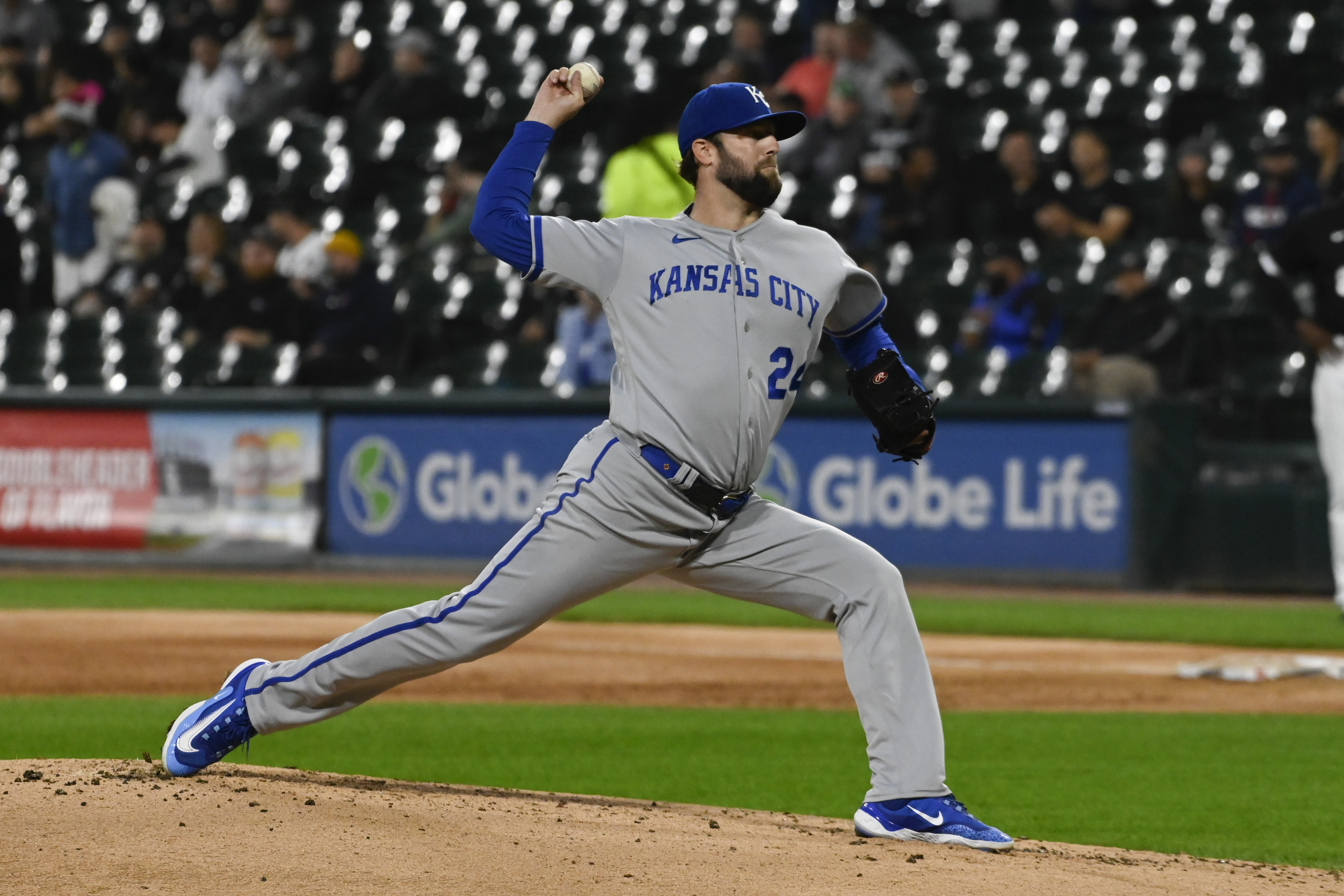 Royals blow lead, get it back to clip White Sox