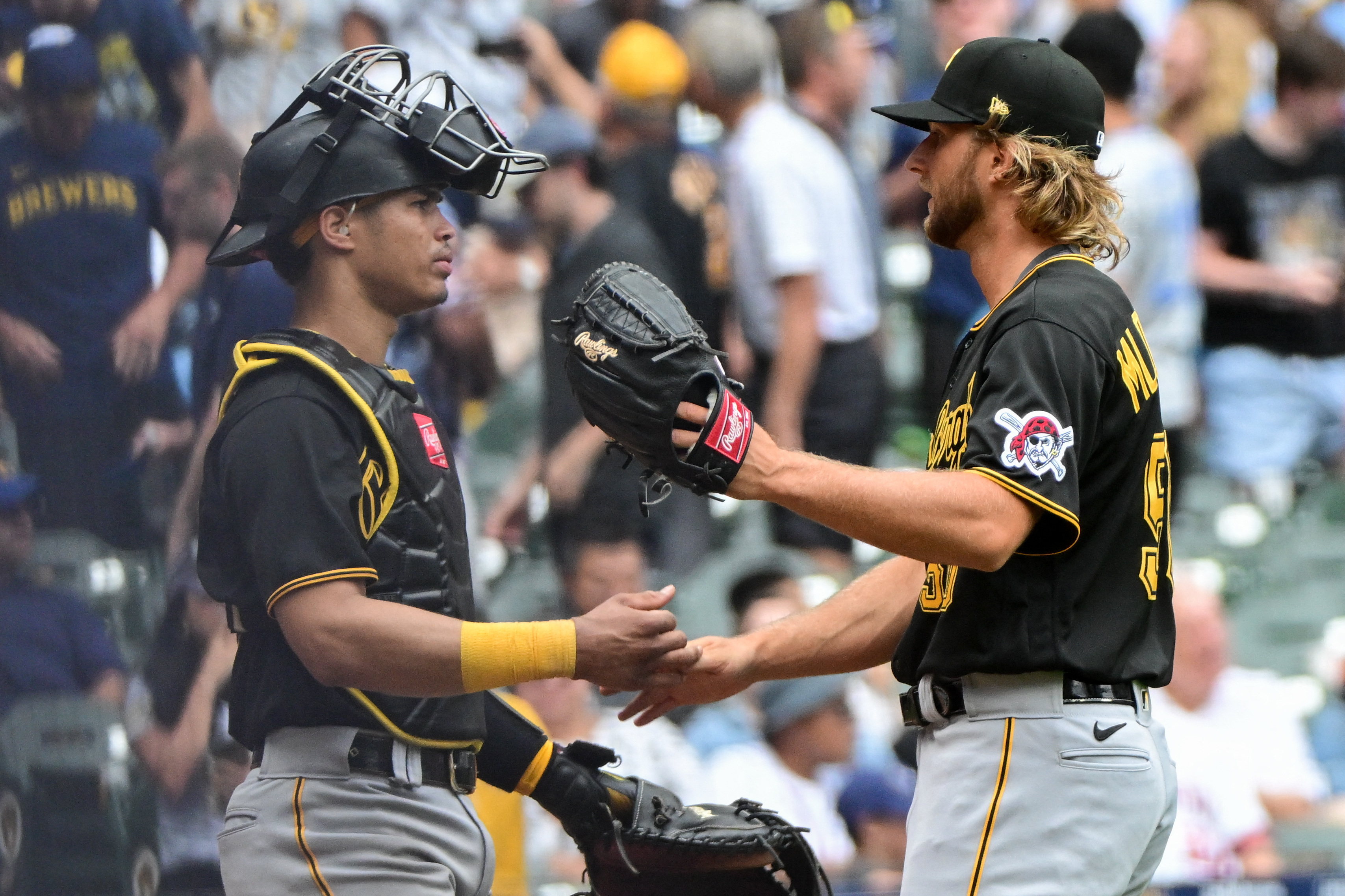 Pirates RHP Johan Oviedo dominates Brewers