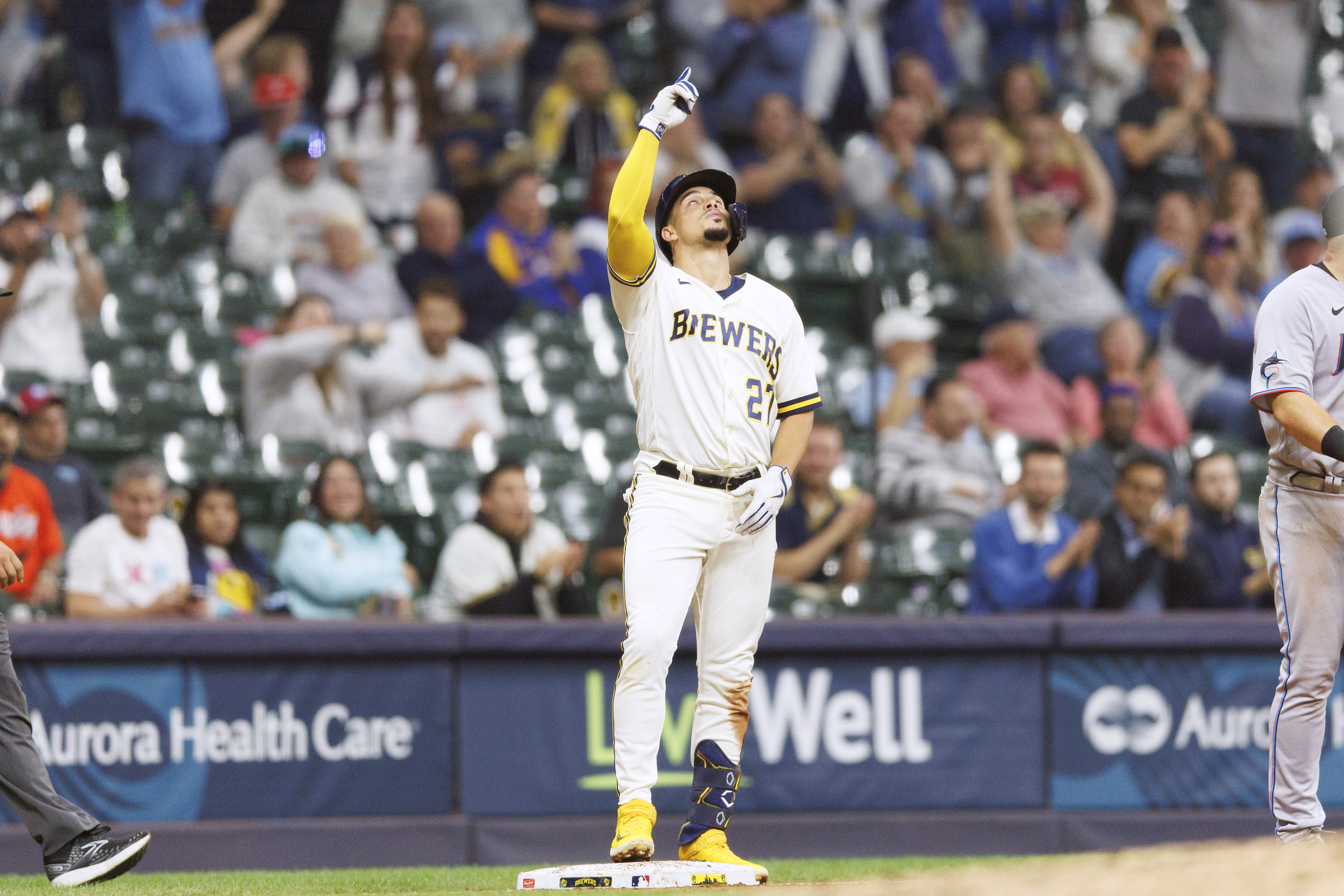 Marlins lose opener to Brewers, narrowly avoid shutout