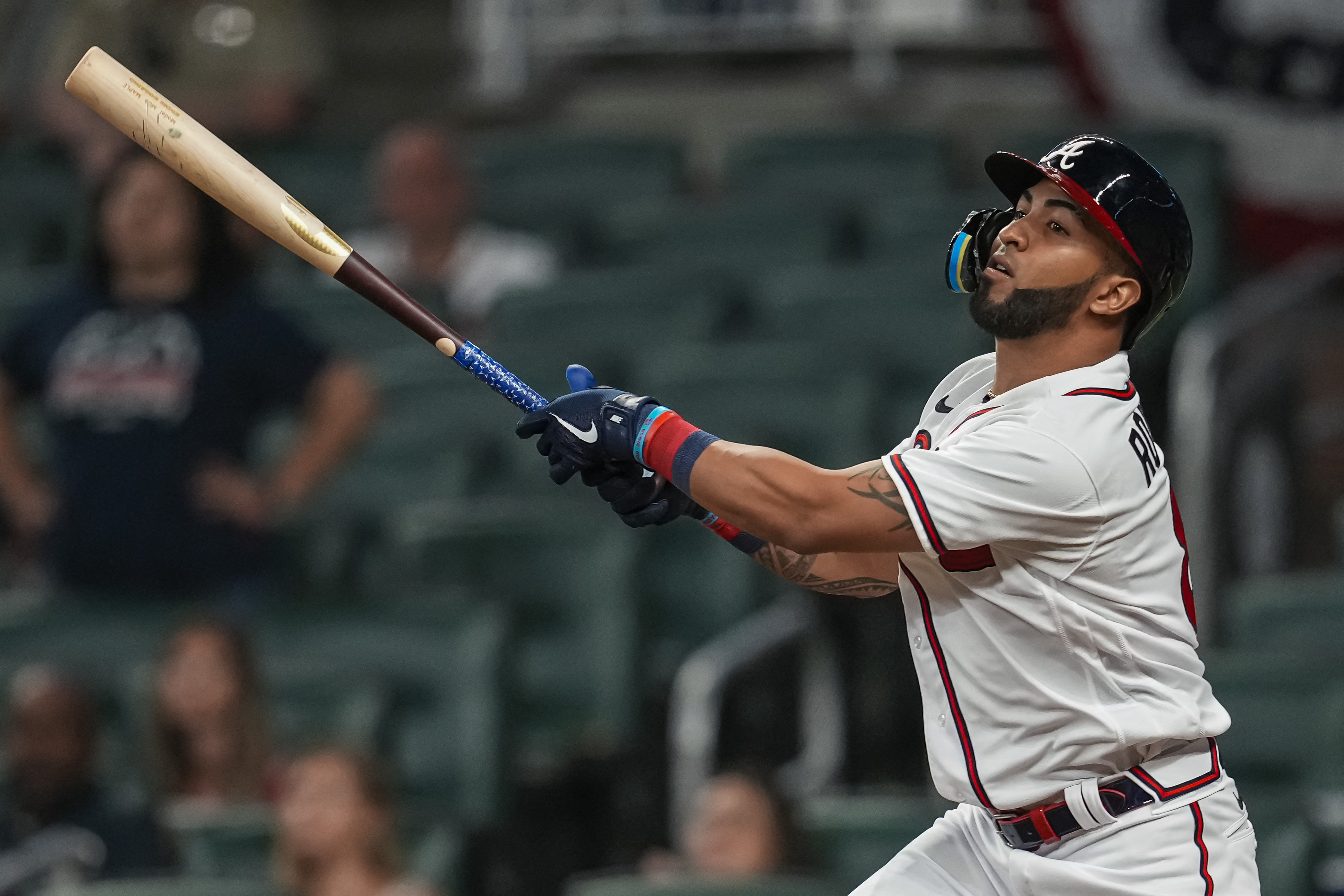 Brewers' Victor Caratini hits a three-run walk-off home run to