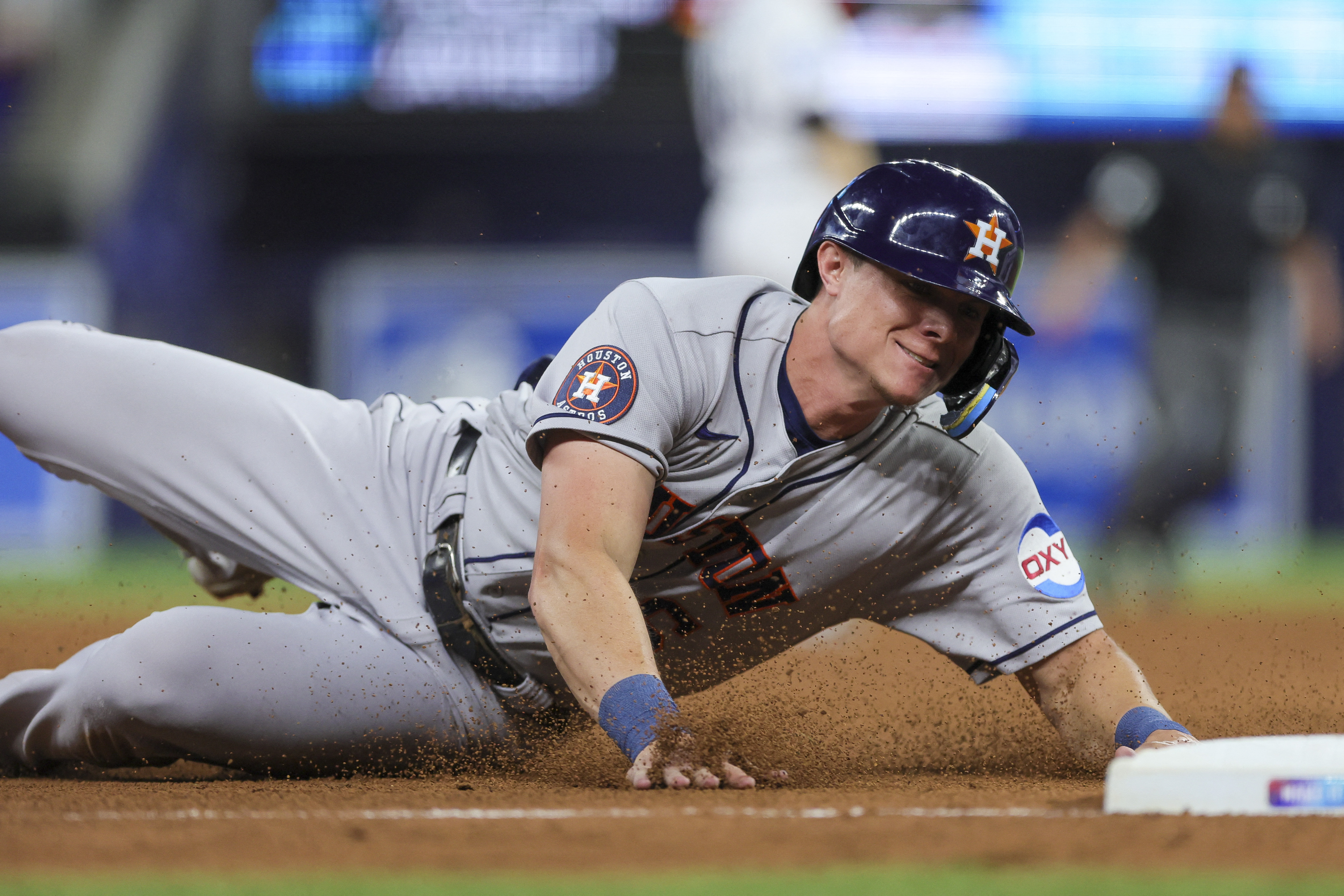 Jose Altuve exits game against Marlins after fouling pitch off his shin in  1st inning - The San Diego Union-Tribune