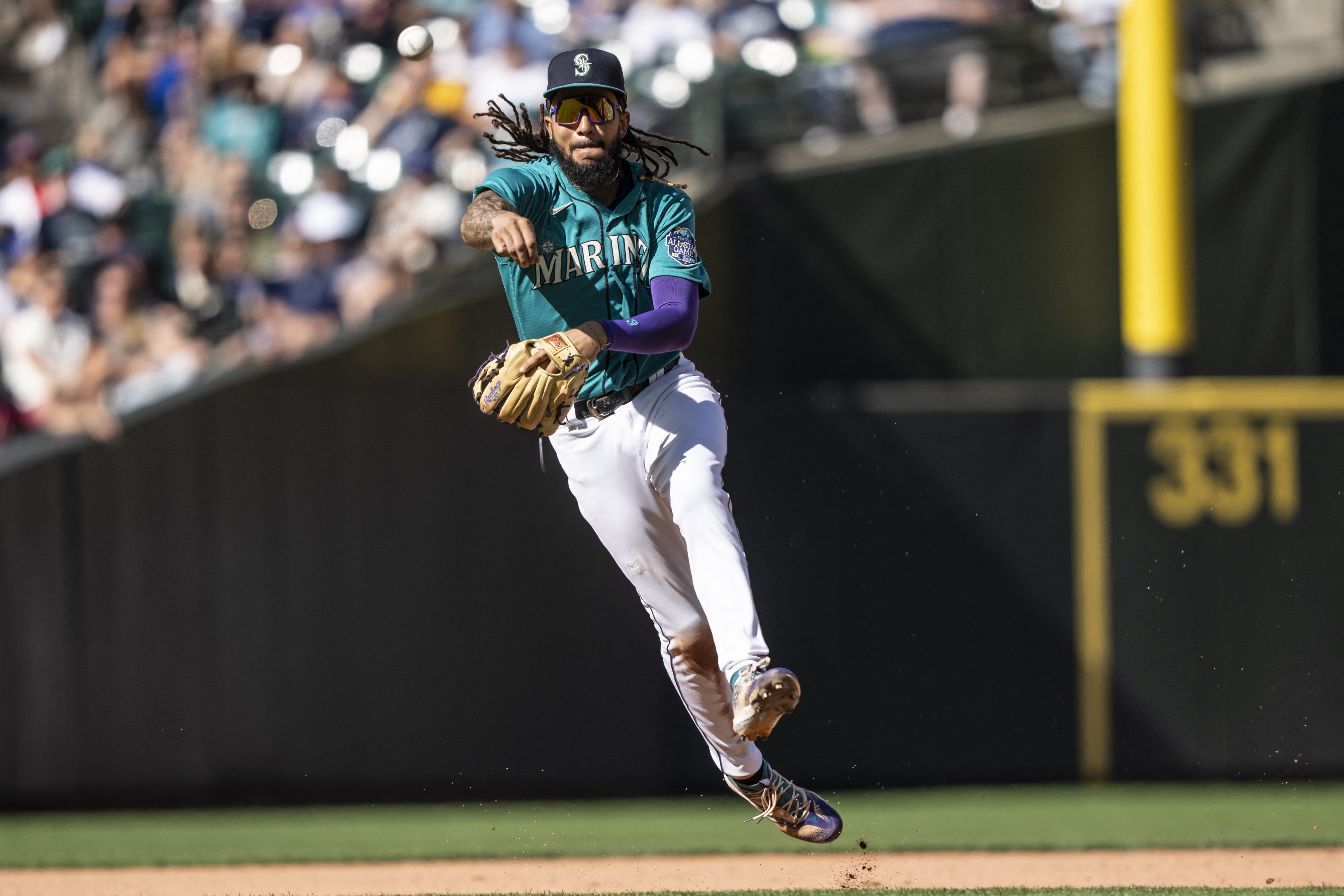 Mariners keep pace in playoff hunt with series win over Angels