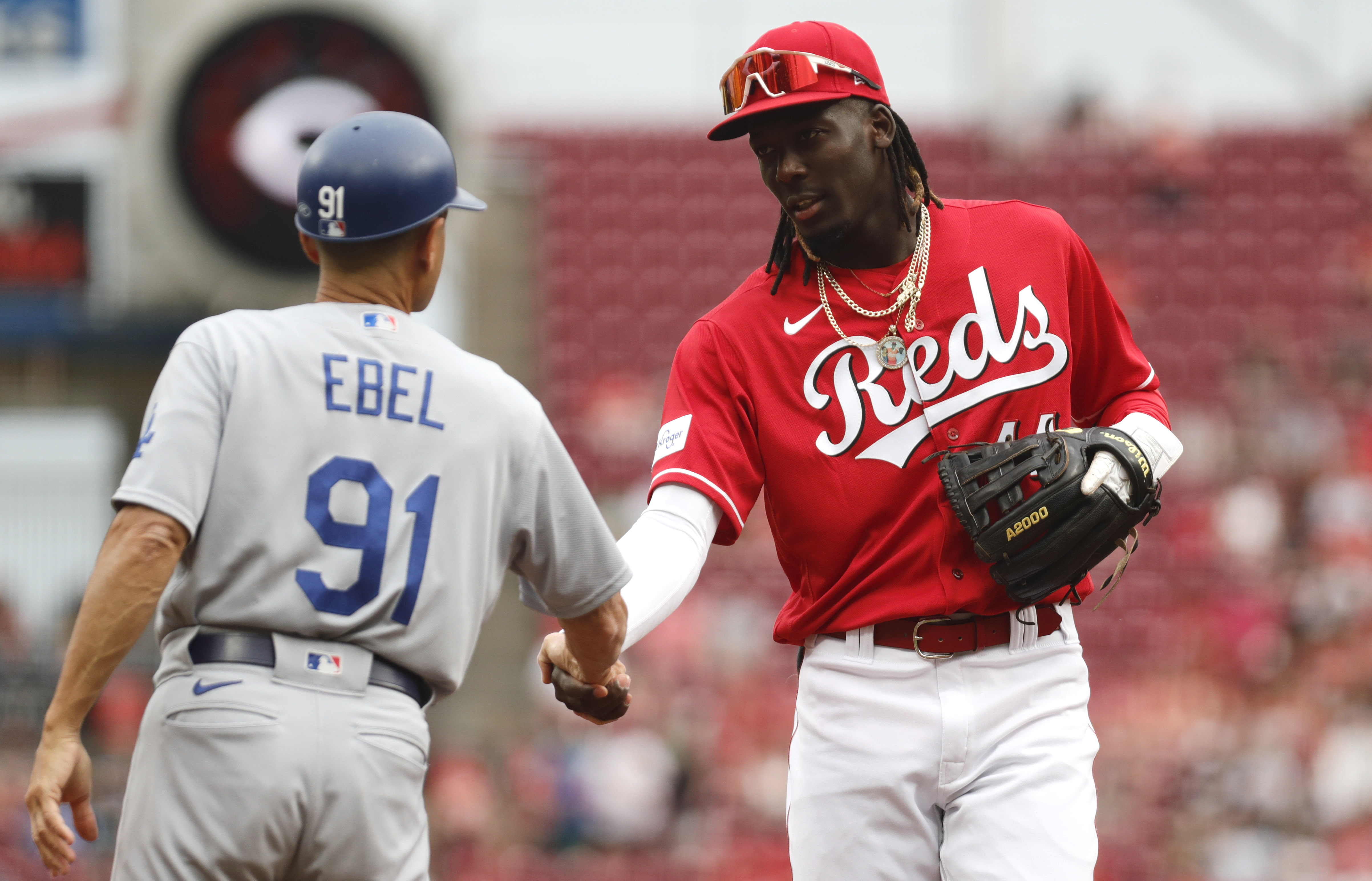 Reds rout Dodgers 10-3, Archives