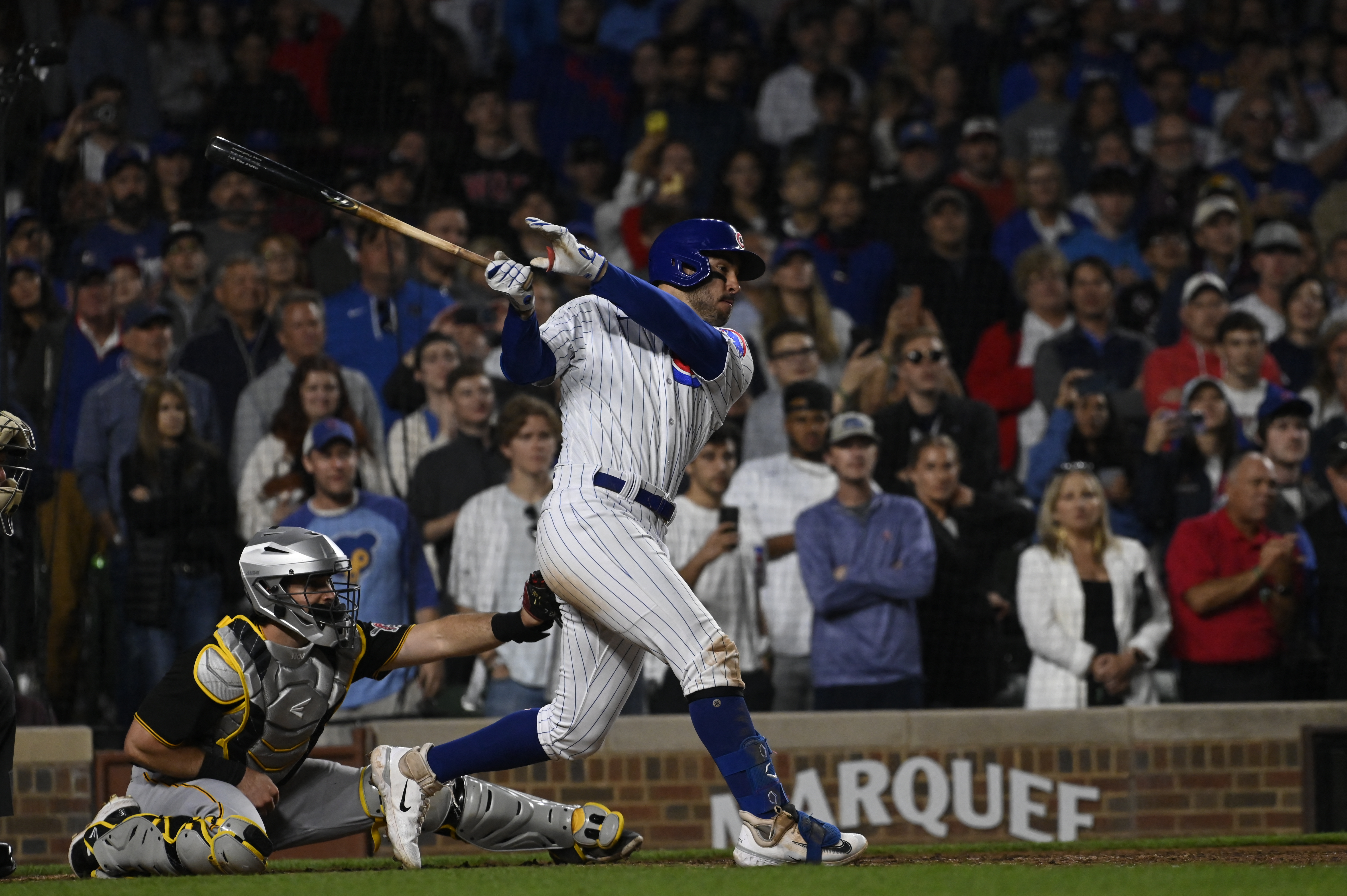 Cubs use 6-run inning to dispatch Pirates