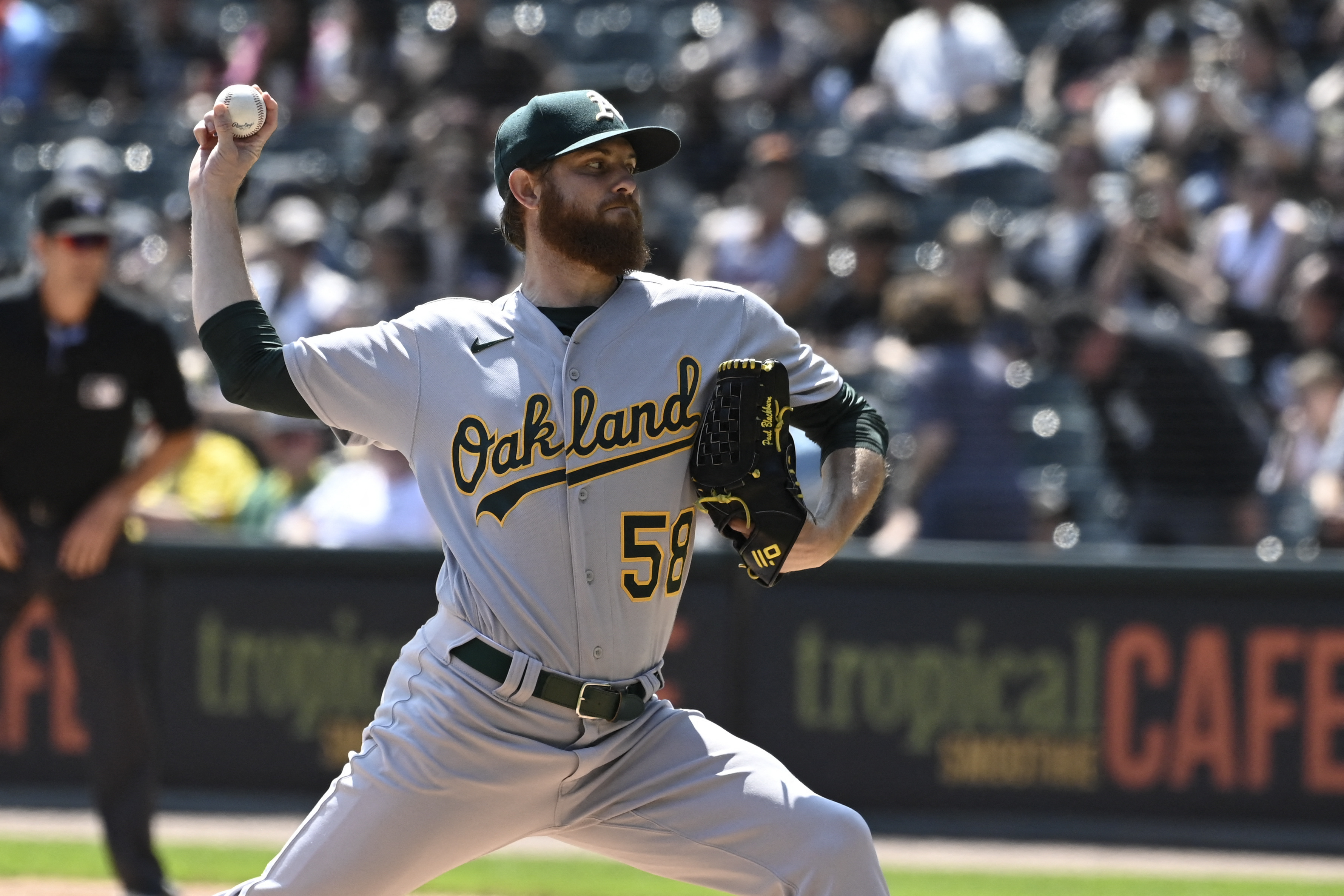 Mike Clevinger, Yoan Moncada lead White Sox past A's